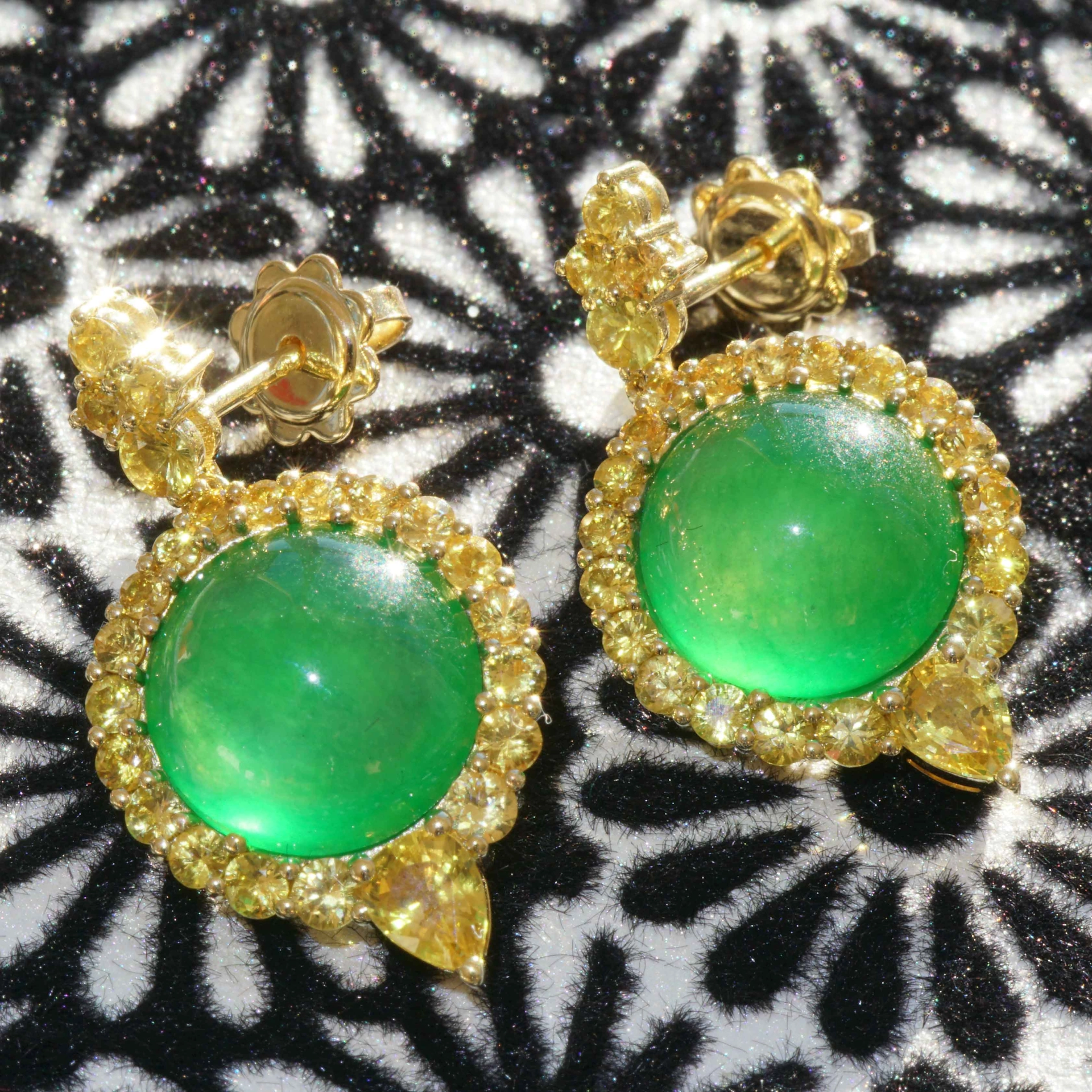 Imperial Burma Jade Saphir Ohrhänger Juwelierskunst 750er Gelbgold 9.98 ct 3.76 ct