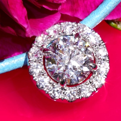 Brillant Anhänger rund 1.00 ct E SI1 6.17 - 6.25 x 4.01 mm im Halo Stil 0.25 ct GIA Gutachten