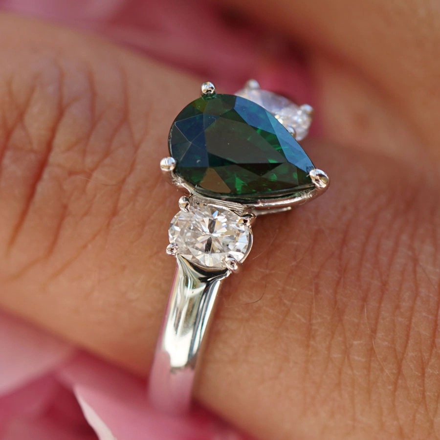 Demantoid (grüner Granat) Brillant Ring 900er Platin