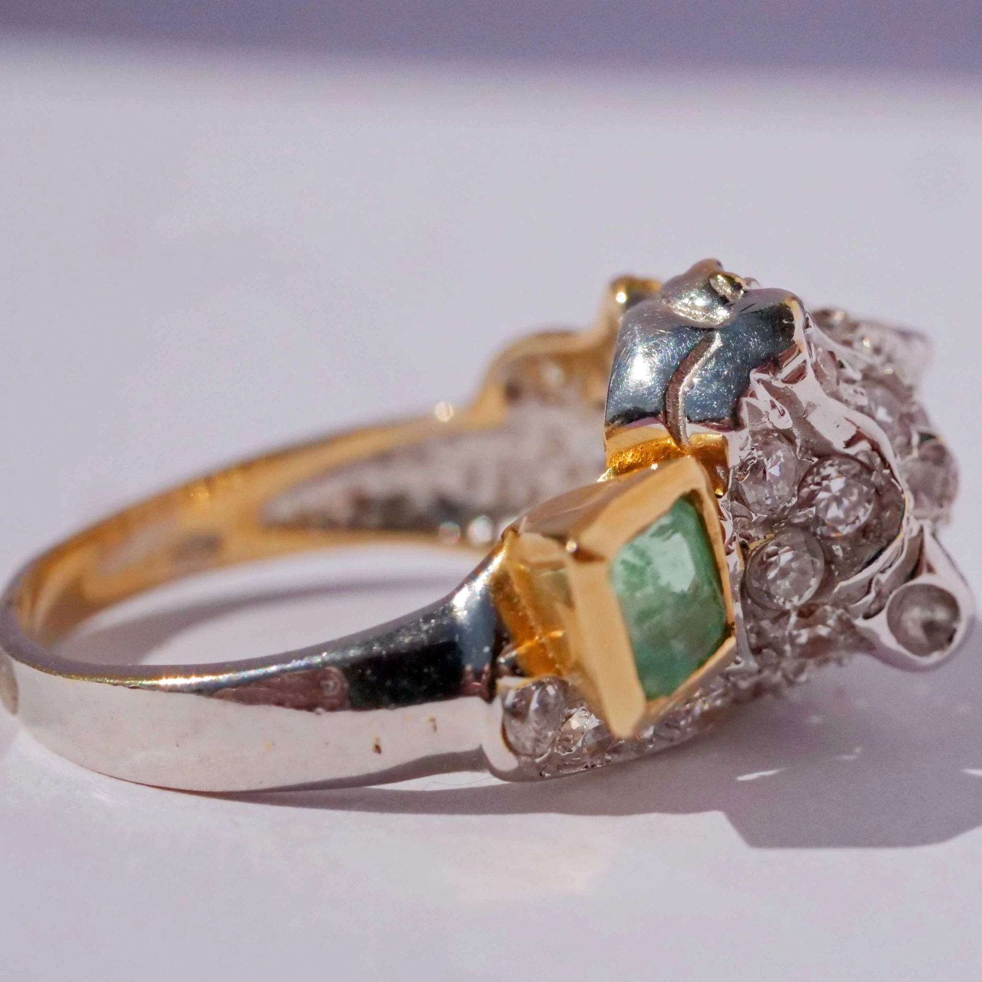 Smaragd Panther Ring 750er Weissgold tolle Smaragdfarbe ca. 0.25 ct plastisch geformt teilvergoldet