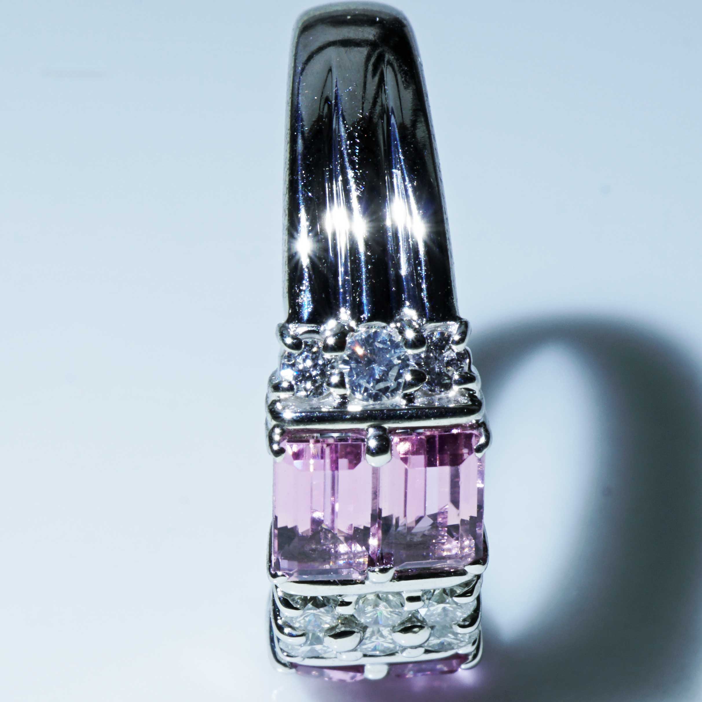 Pink Turmalin Brillant Ring 900er Platin 1.18 ct 0.34 ct ausgefallene Form mit geometrischer Struktur