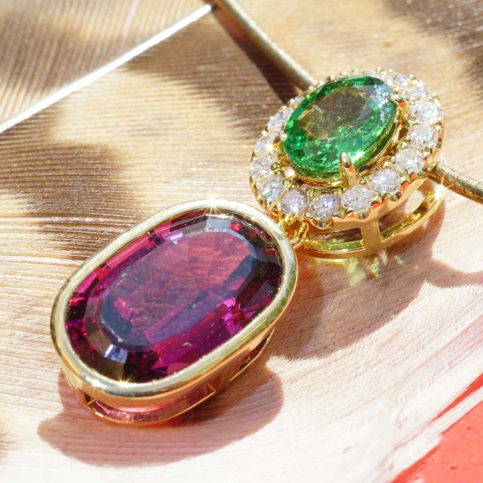 Tsavorith Rhodolith Brillant Anhänger 750er Gelbgold pink-grün.....farbengewaltiges Granat Duett