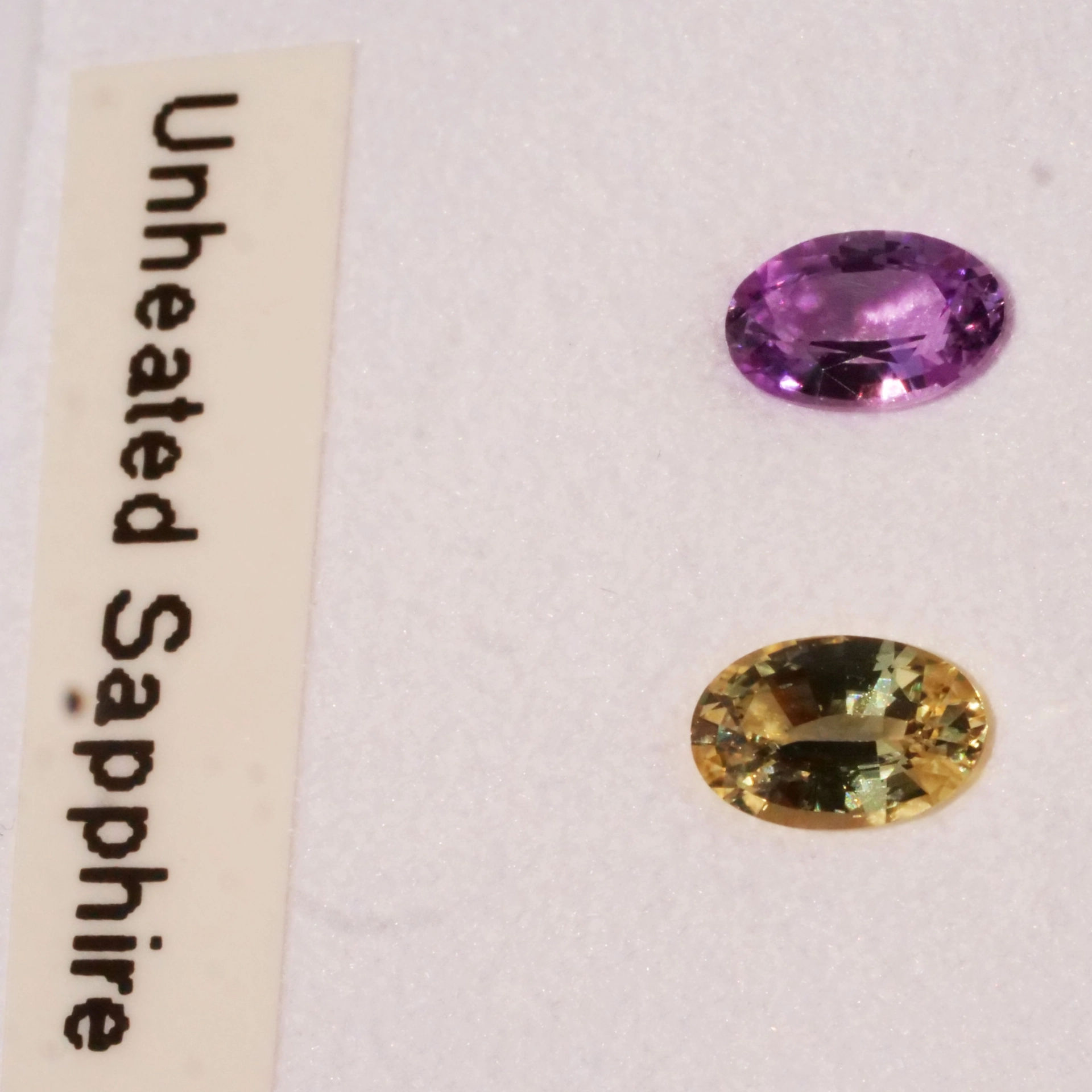 Saphire aus der Ilakaka Mine Madagascar gelb lila NATURFARBE 0.96 ct in 6 x 4,1 x 2,4 mm