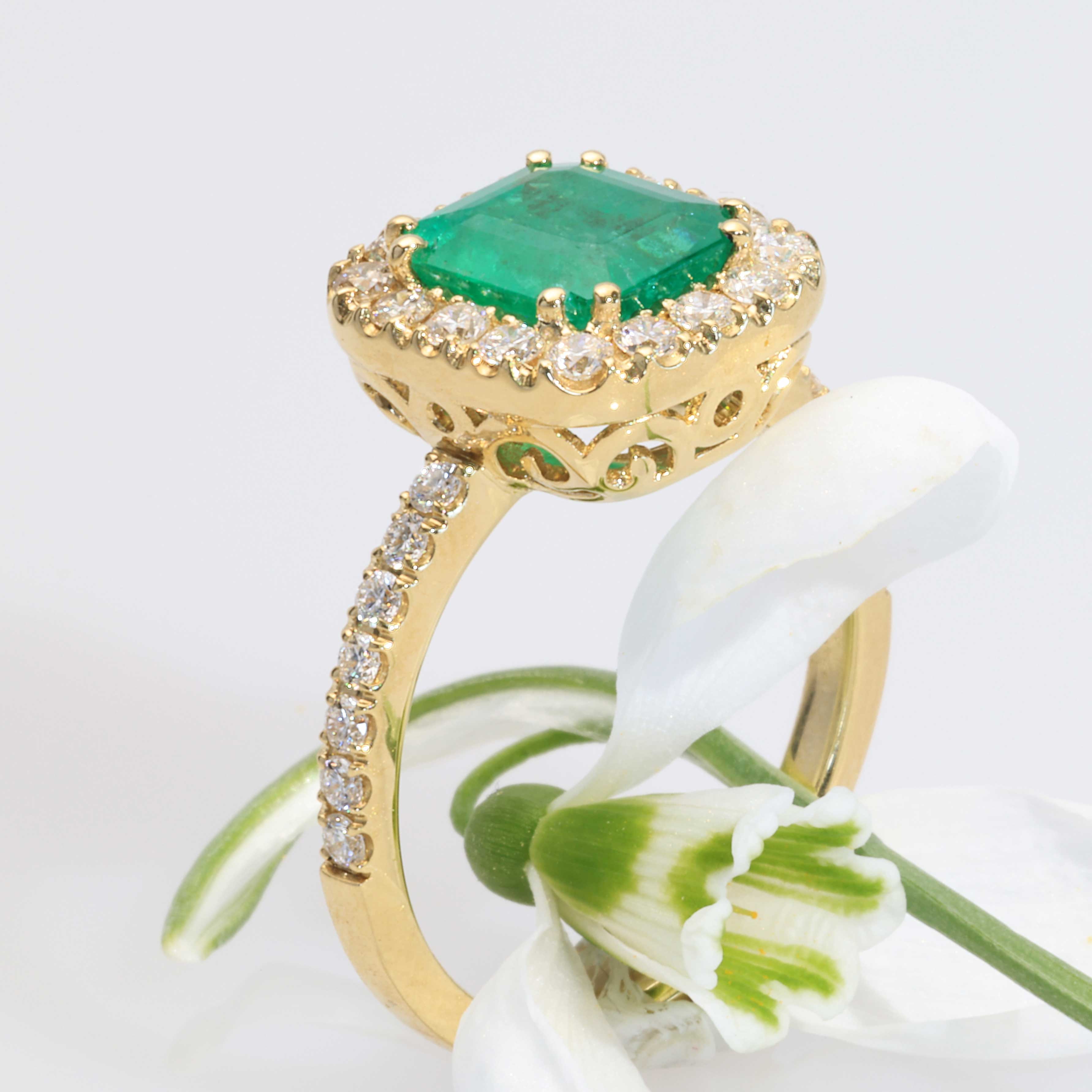 Smaragd Brillant Ring 1.532 ct / 0.55 ct 750er Gelbgold – König der Edelsteine