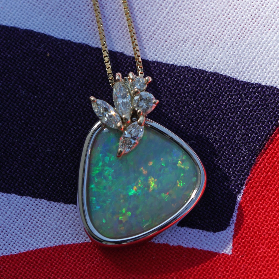 Opal Diamant Anhänger mit Kette 900er Platin 750er Gelbgold 6.74 ct 0.44 ct