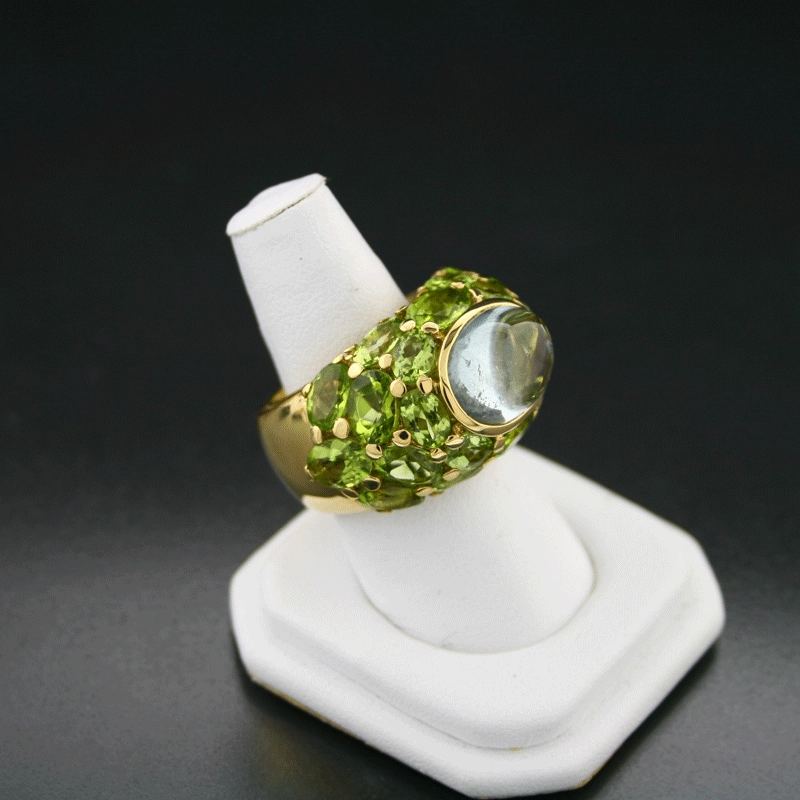 Goldschmiedeunikat, perfekt gefaßte Peridots und ein Aquamarincabochon