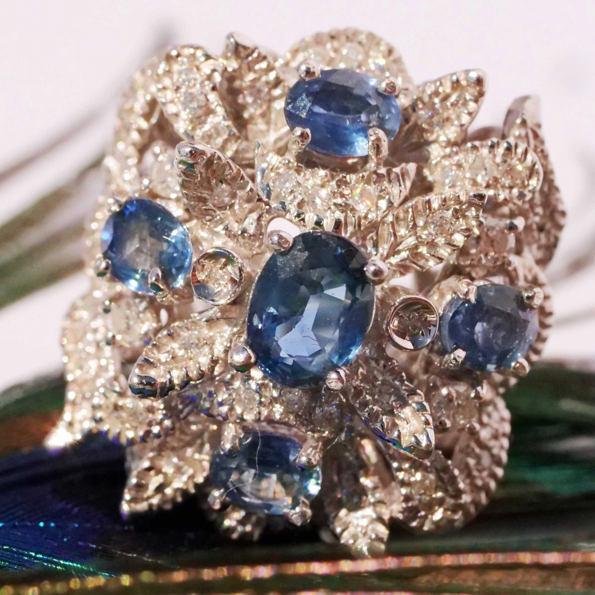 Saphir Brillant Ring 750er Weissgold 1.80 0.60 ct repräsentative florale Form 21 x 21 mm