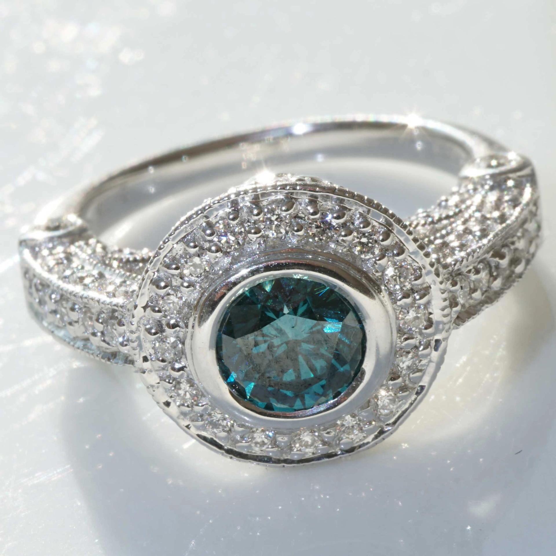 Brillant Ring blau Vollschliff Brillanten von 1.81 ct Handarbeit 750 er Weissgold Wow Wirkung