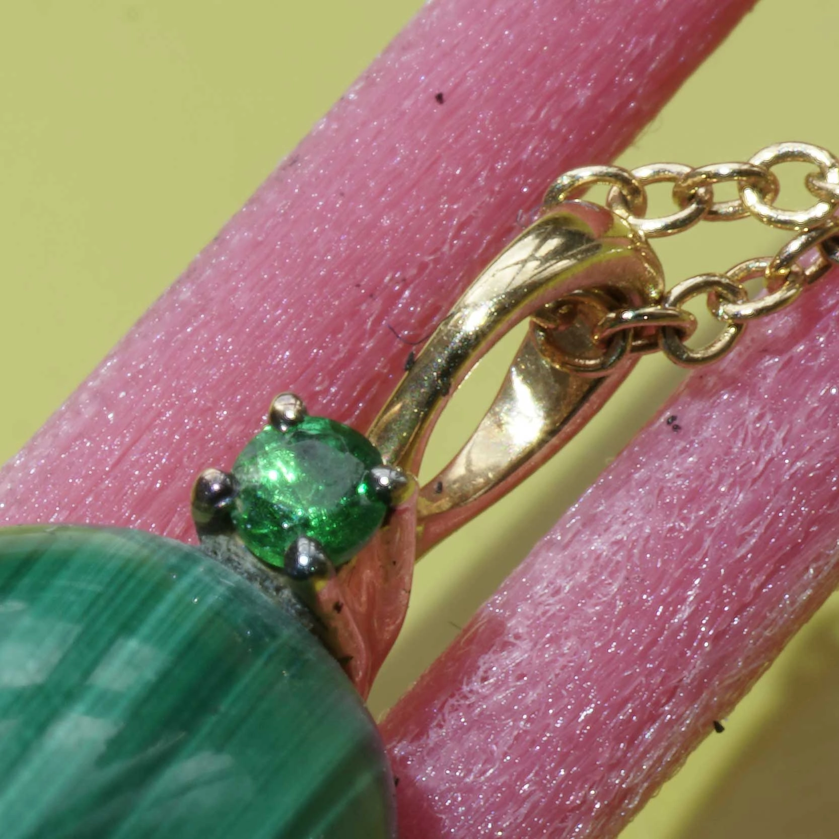 Malachit Tsavorith Anhänger Drop 750er Gelbgold entzückend 6.90 0 ct 0.04 ct mit Kette