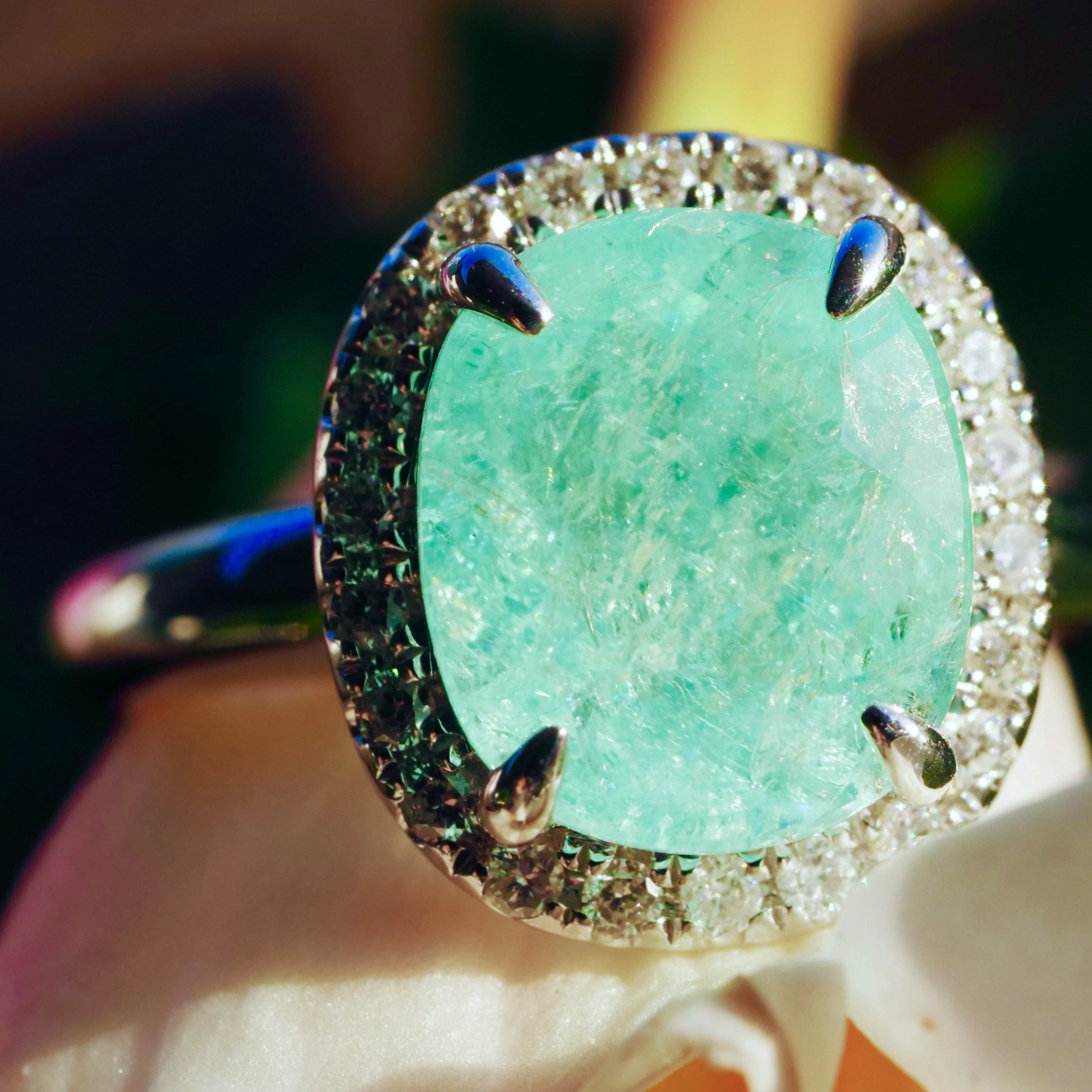 Paraiba Turmalin Ring 3.38 ct AAA 750er Weissgold Brillanten 13  x11 mm...Schwimmbadfarbe Blau-Grün-