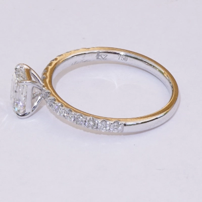 Emerald Cut Diamant Solitär Ring 0.80 ct TW SI1 750er Weissgold 0.27 ct mit GIA Gutachten Top Design