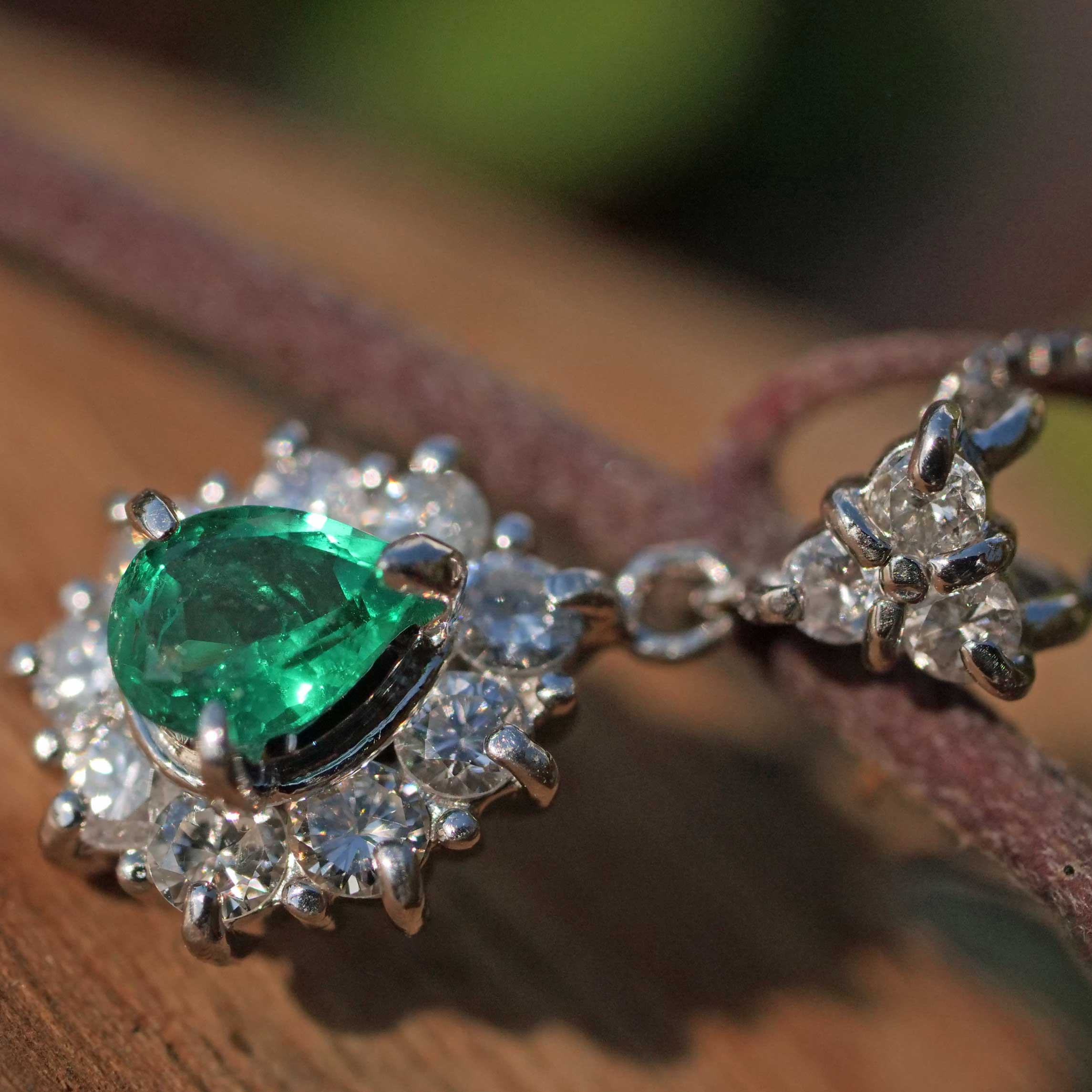 Vivid Green Smaragd Brillant Collier  900er Platin 0.33 ct 0.54 ct Kolumbien 