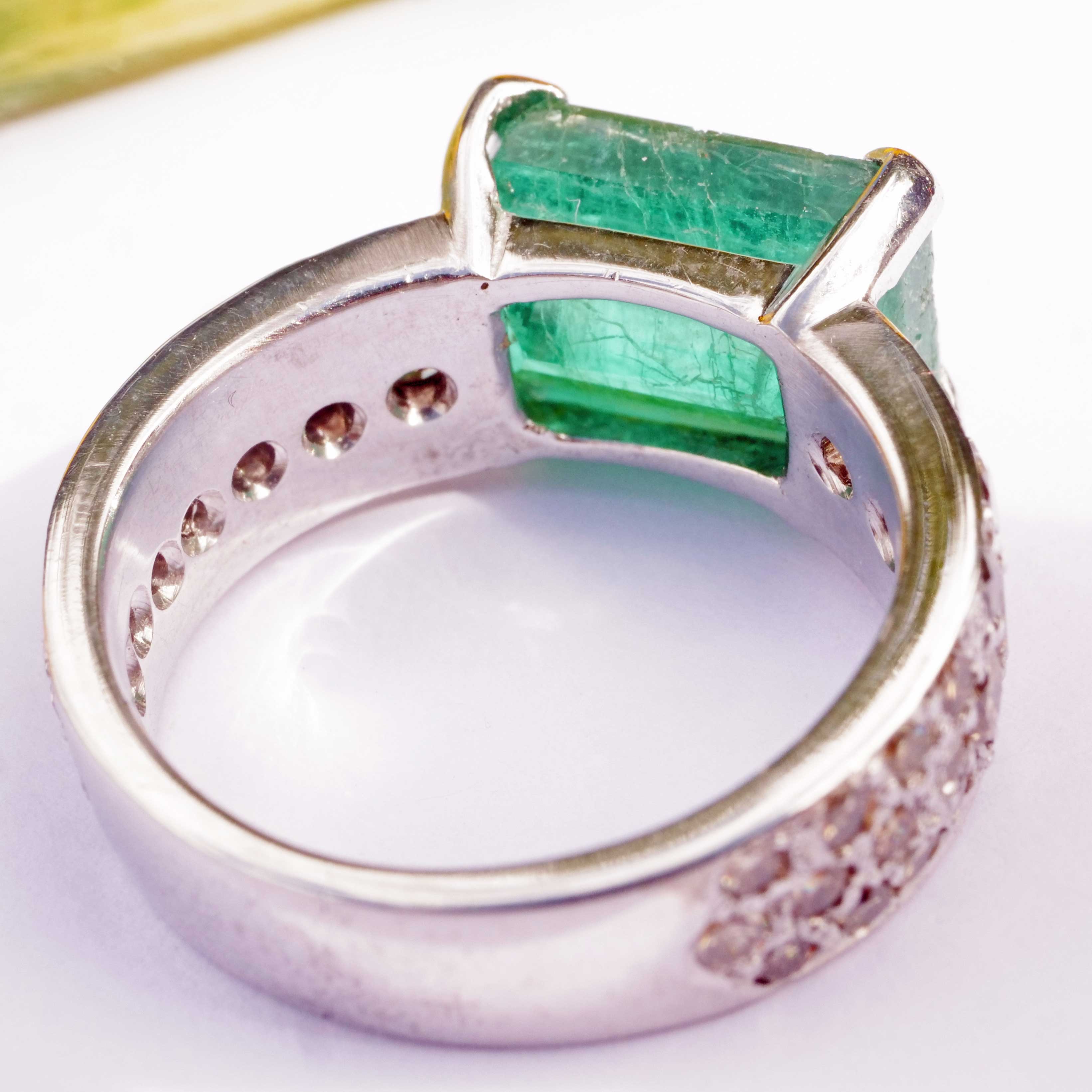 Smaragd Brillant Ring 750er Weissgold ca. 2.60 und 0.80 ct 6,3 Gramm neu rhodiniert
