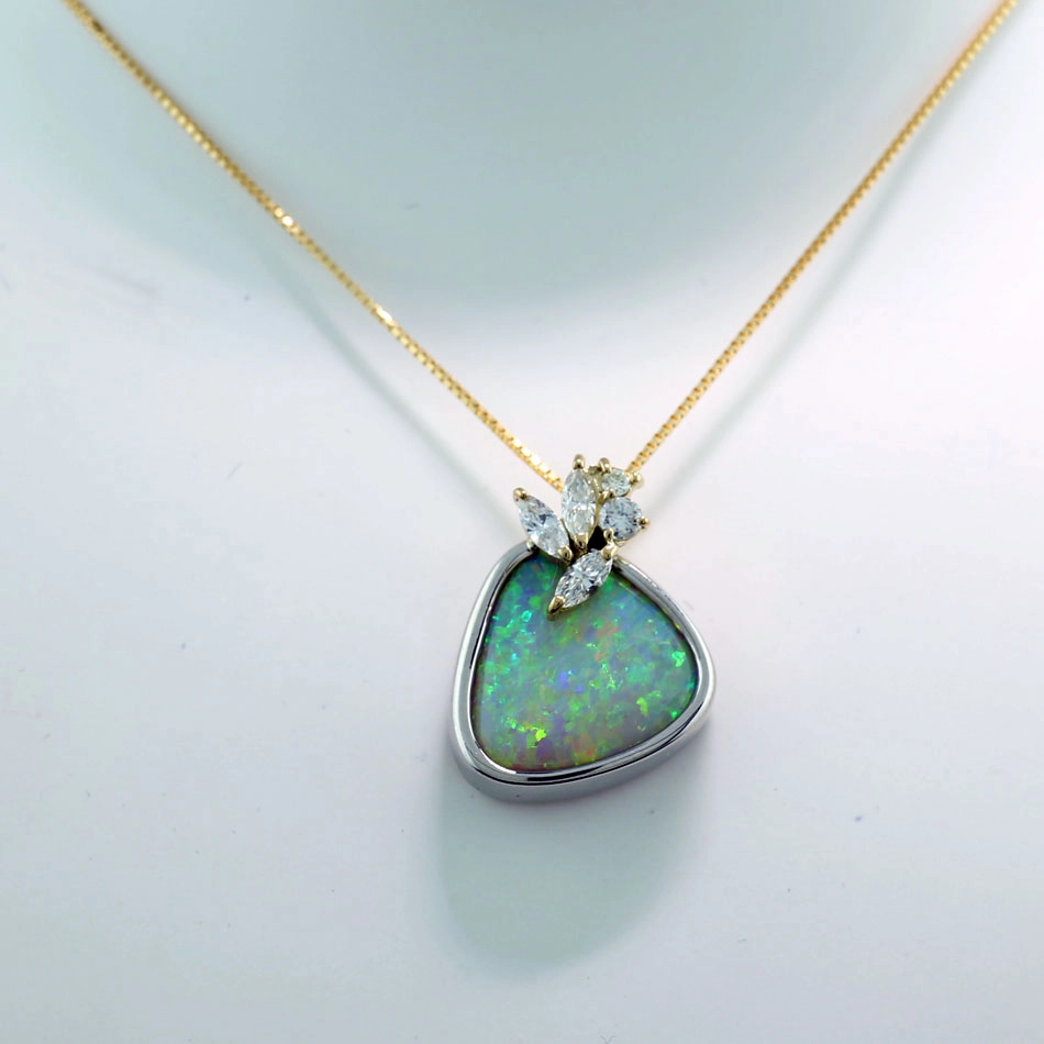Opal Diamant Anhänger mit Kette 900er Platin 750er Gelbgold 6.74 ct 0.44 ct