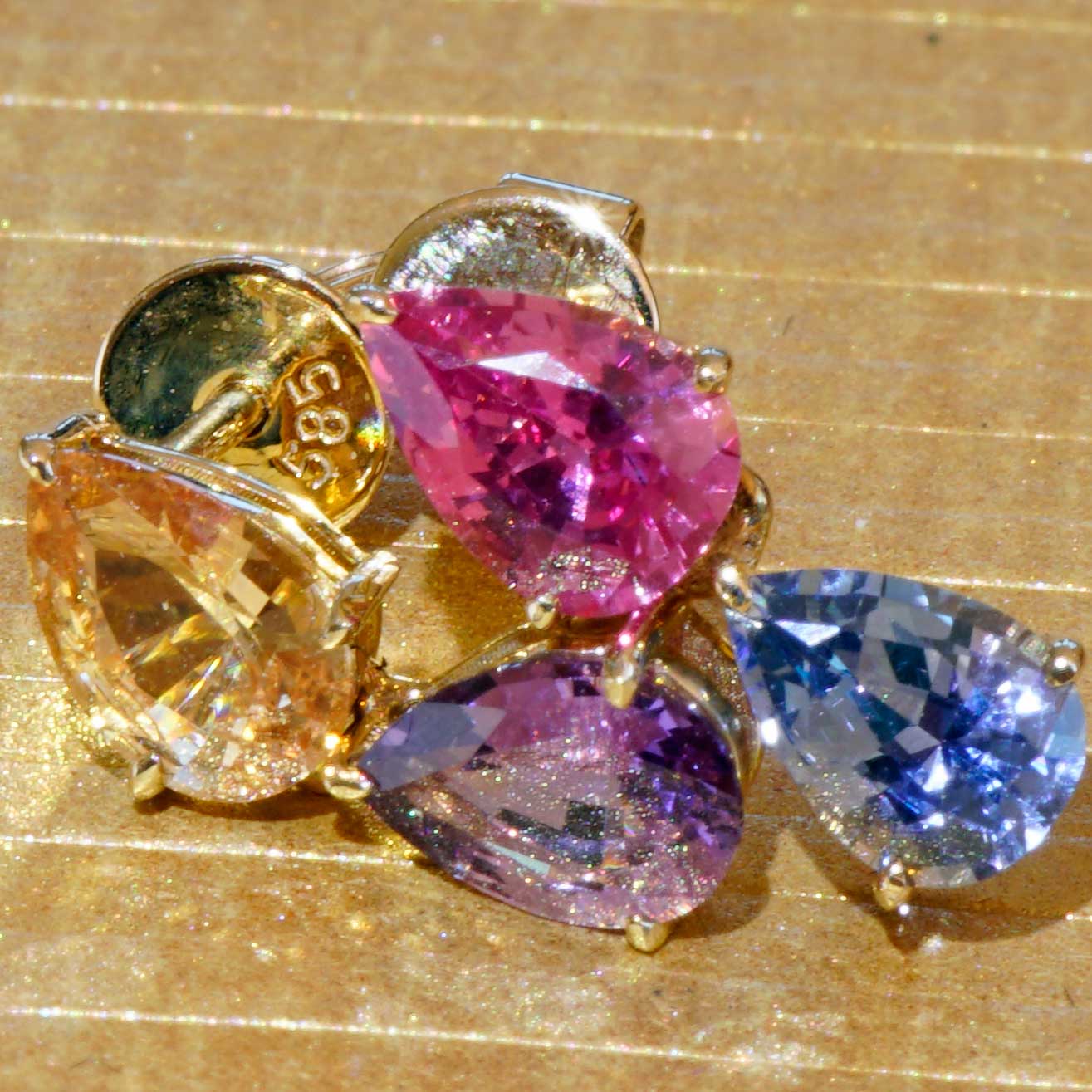 Saphir Ohrhänger 750er Gelbgold aus der Ilakaka Mine Madagascar pink blau aprikot lila NATURFARBE
