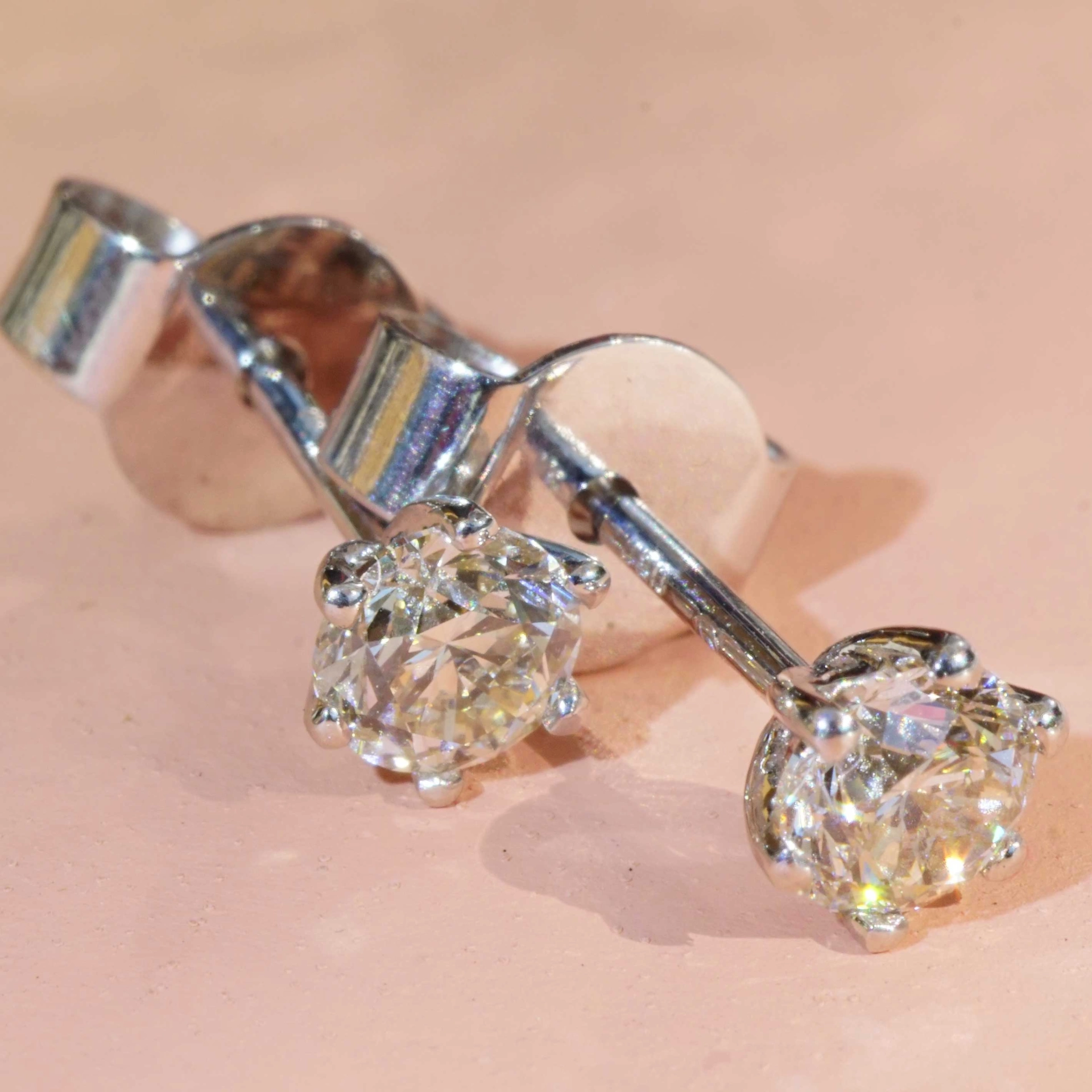SON04743-Brillant-Ring-Anhaenger-Ohrstecker-750er-Weissgold-Set-1-20-ct-Getoent-VS-Silhouette-Schmuck Brillant Ring Anhänger Ohrstecker 750er Weissgold Set 1.20 ct Getönt VS Silhouette Schmuck