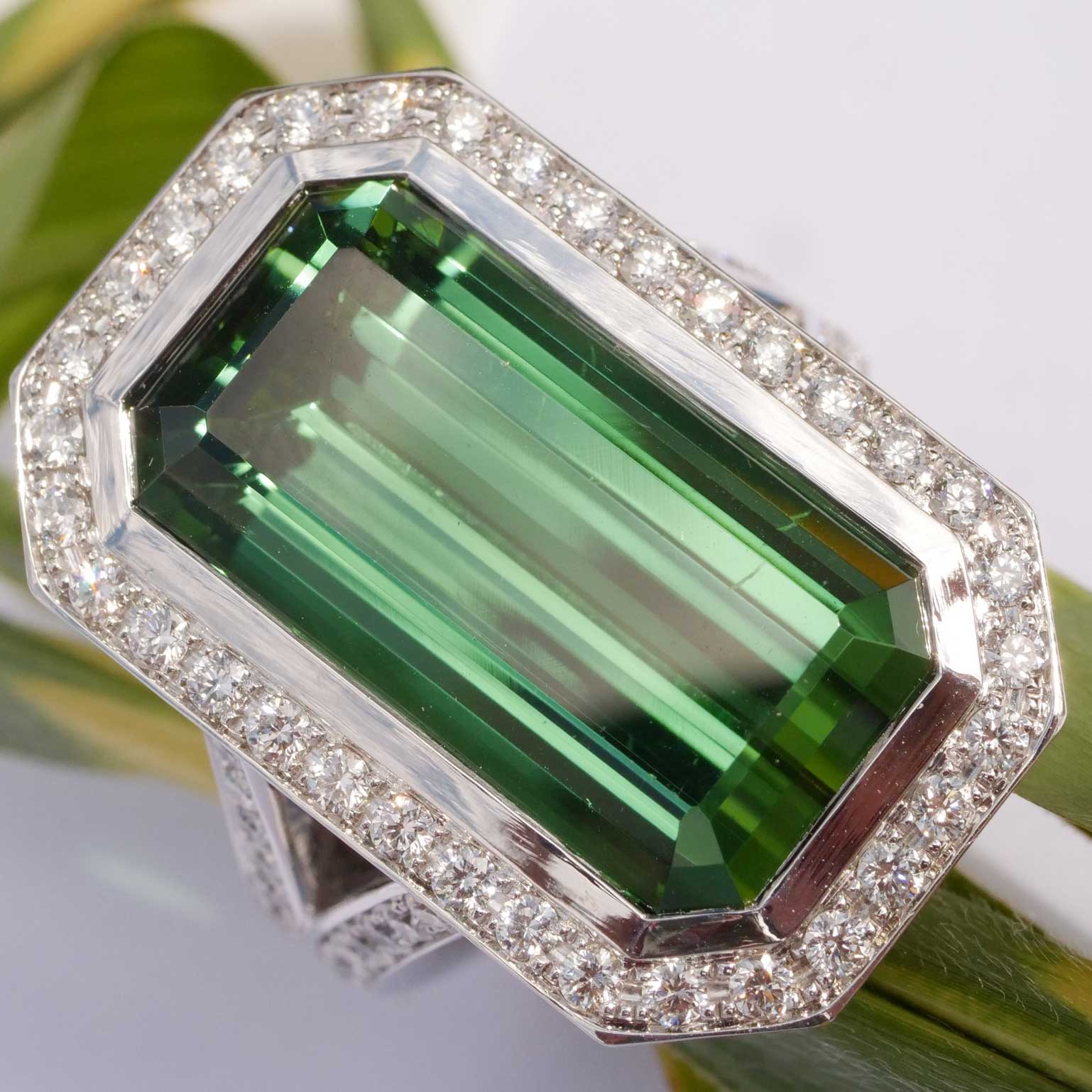 Statement Ring mit Brillanten und Turmalin Grün Augenrein aus Afghanistan 19.80 ct Investment Edelstein sehr feine Farbe 