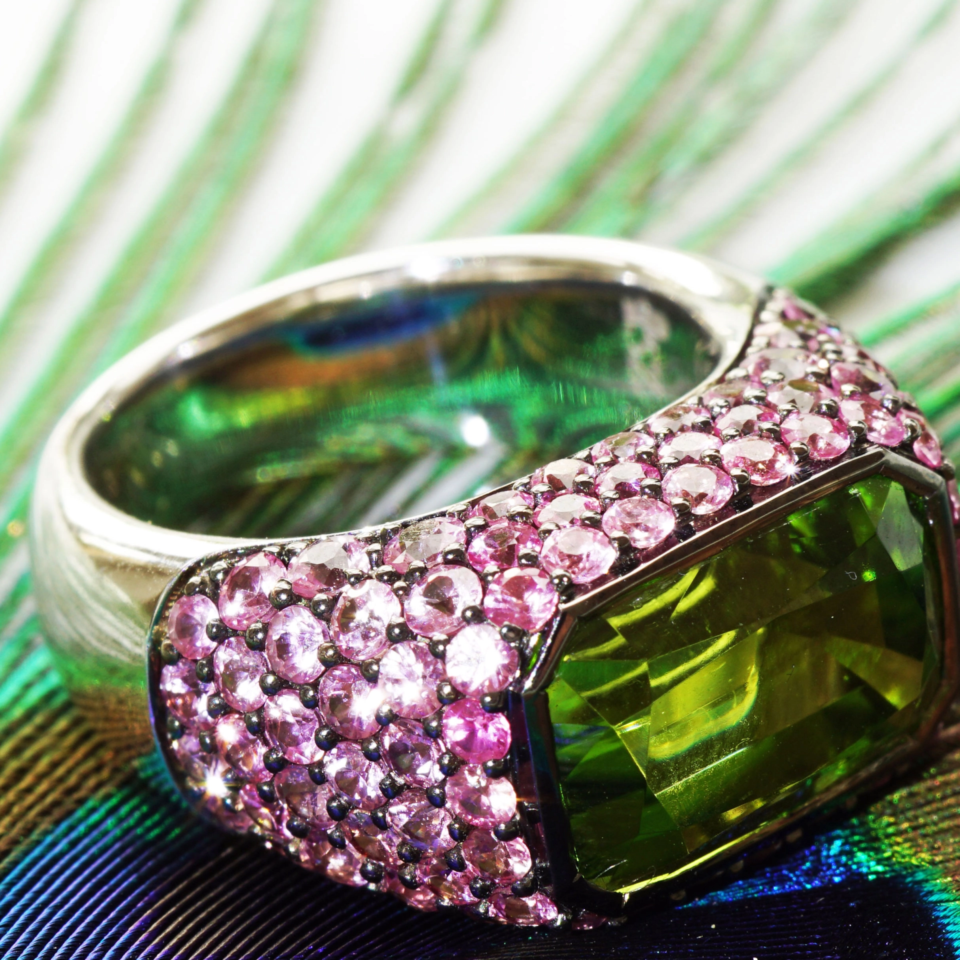 Saphir Peridot Ring 750er Weissgold Investment Edelstein Supat Mine Pakistan 9 ct mit Expertise