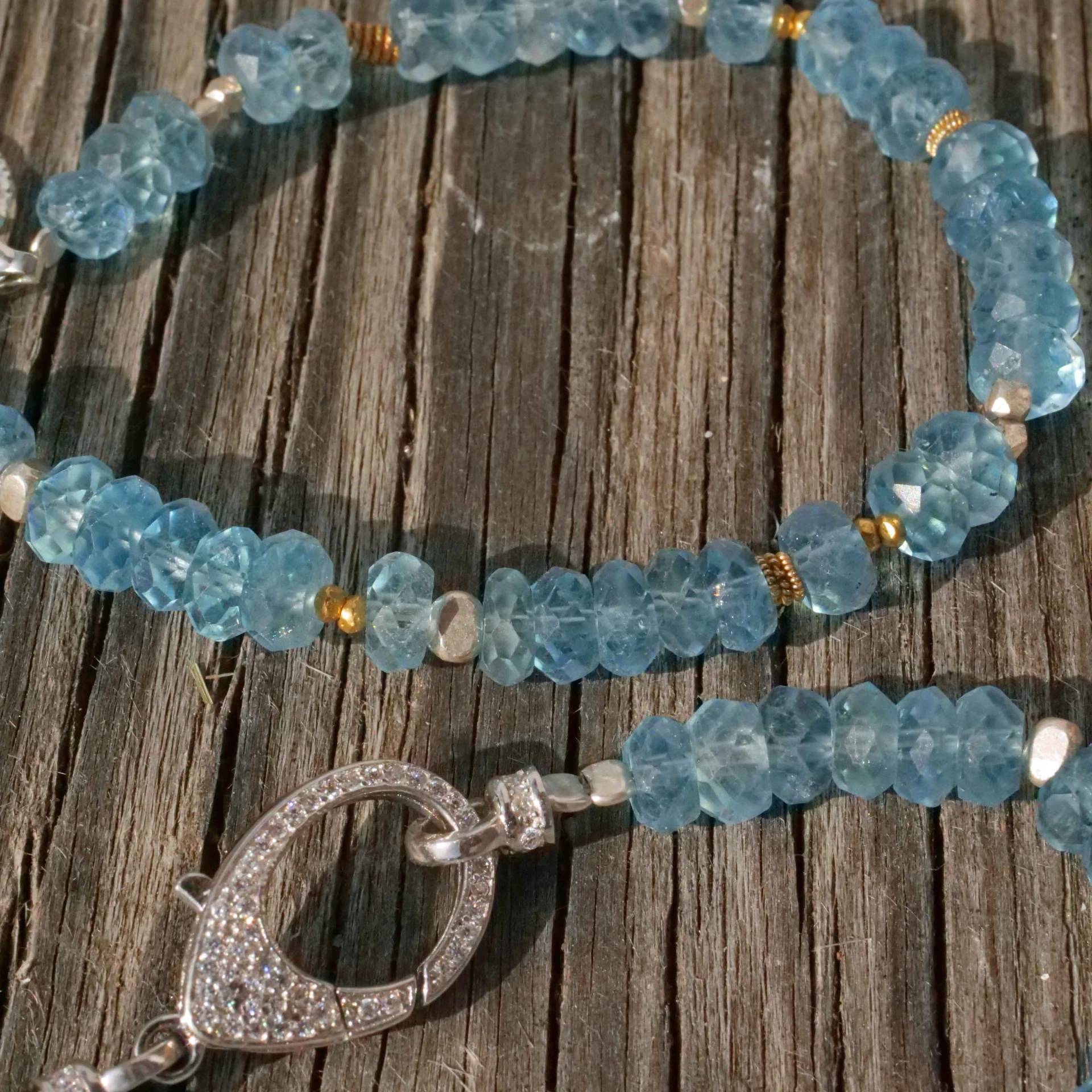 Aquamarin Kette/Armband mit 900er mundgeblasenen Feingold Zierelementen Handarbeit