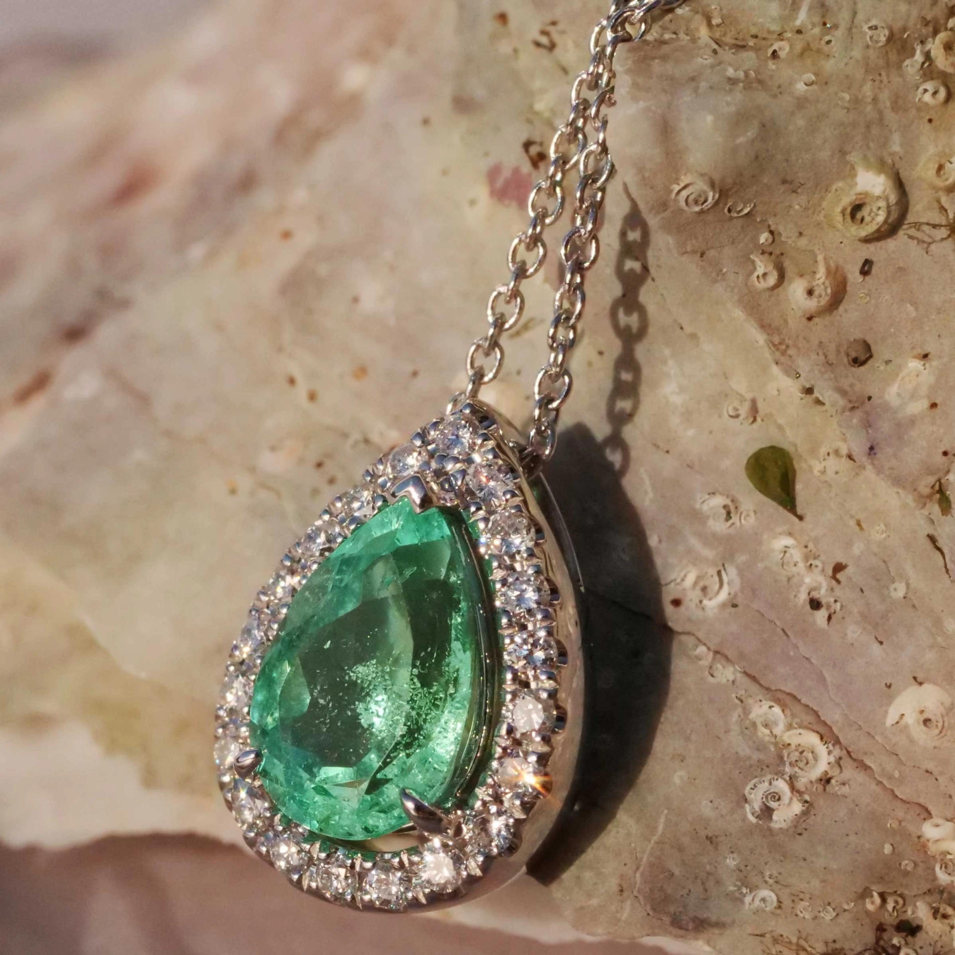 Smaragd Brillant Anhänger 1.28 ct 0.18 ct AAA 750er Weissgold klares sehr feines Mittelgrün