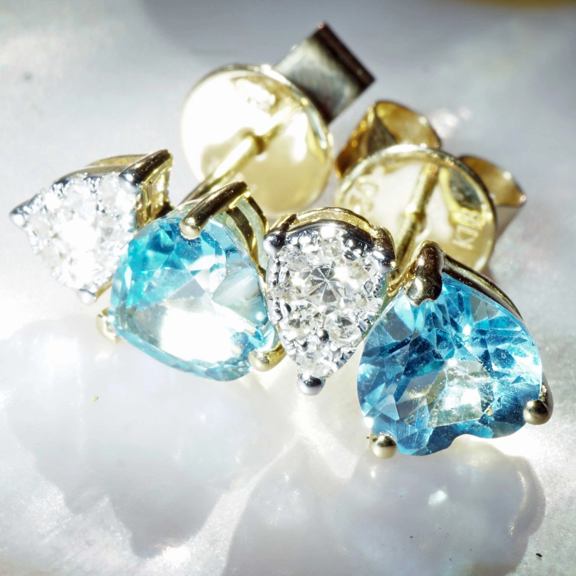 Blautopas Brillant Ohrstecker 750er Gelbgold 1.50 0.20 ct in Herzform allerliebst