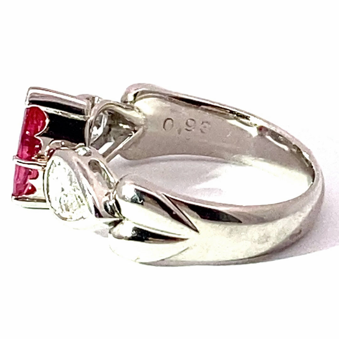 Rubin Brillanttropfen Ring in 900er Platin AAA 0.96 ct 2x 0.465 ct W Lupenrein