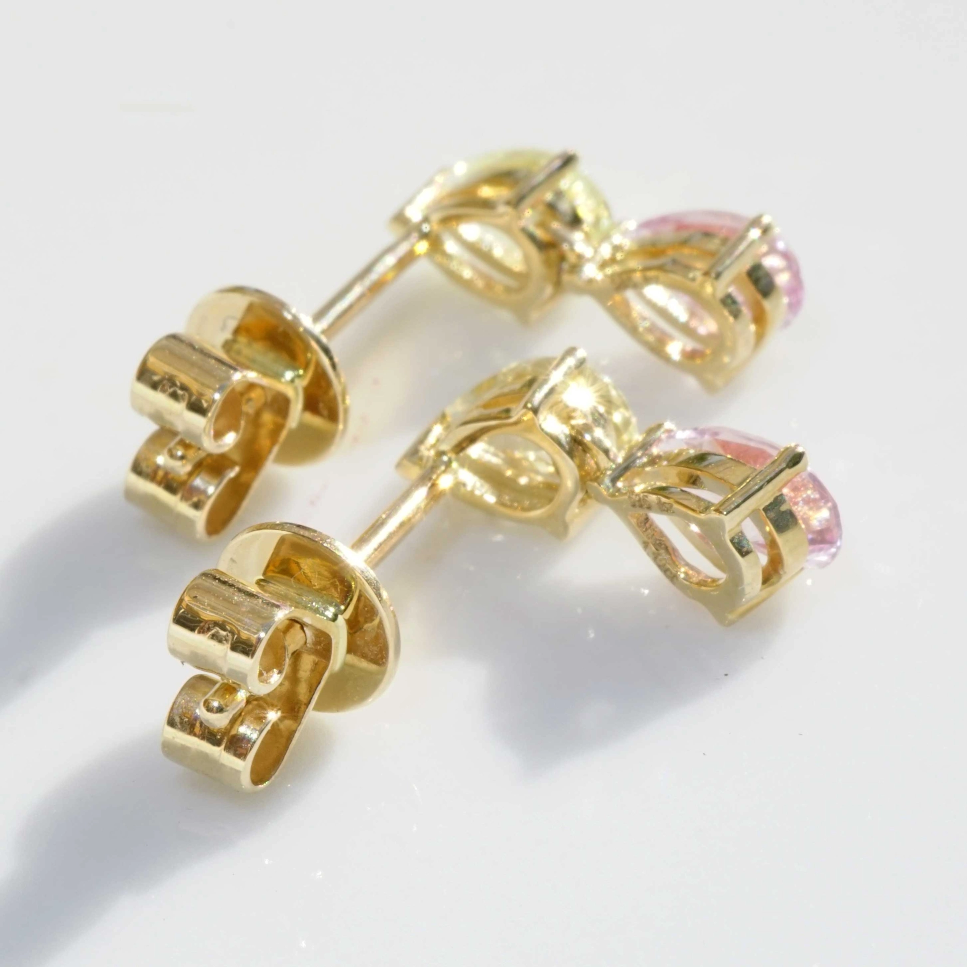 Saphir Ohrhänger 2.45 ct 585er Gelbgold Ilakaka Mine Madagascar pink-lila gelb NATURFARBE