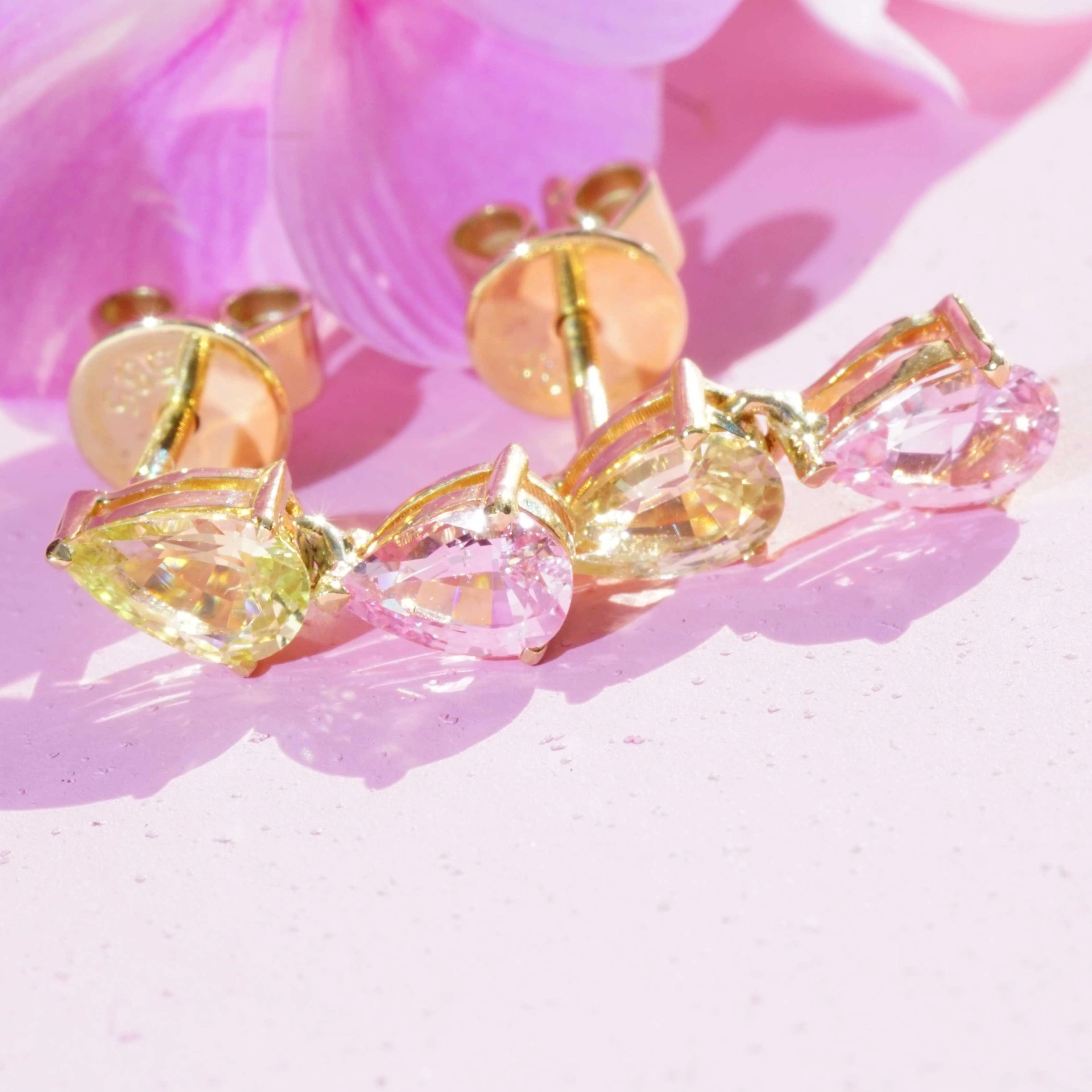 Saphir Ohrhänger 2.45 ct 585er Gelbgold Ilakaka Mine Madagascar pink-lila gelb NATURFARBE