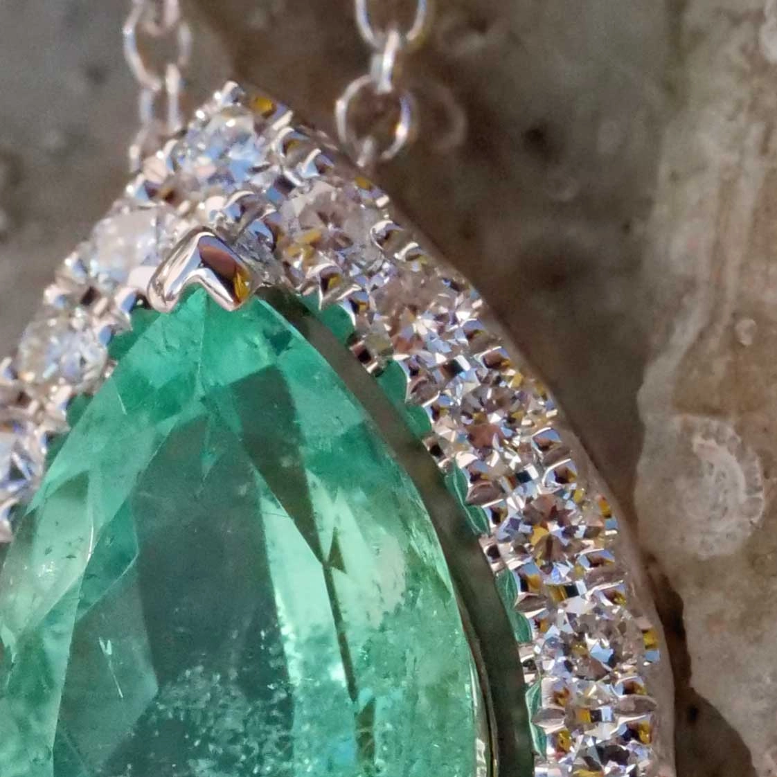 Smaragd Brillant Anhänger 1.28 ct 0.18 ct AAA 750er Weissgold klares sehr feines Mittelgrün