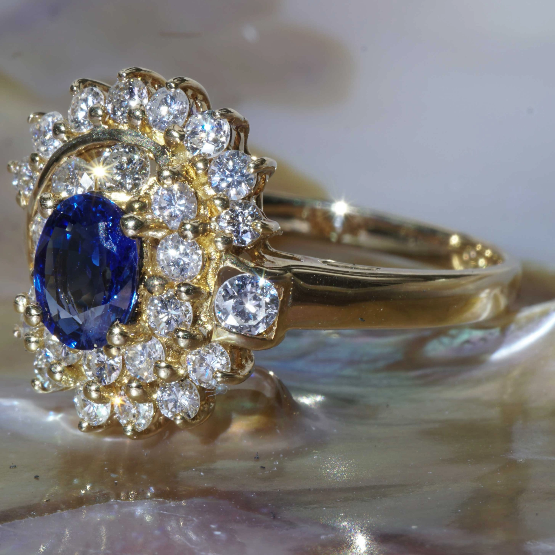 Saphir Brillant Ring 750er Gelbgold Hochwertigste Edelsteine....Qualität die Freude bereitet