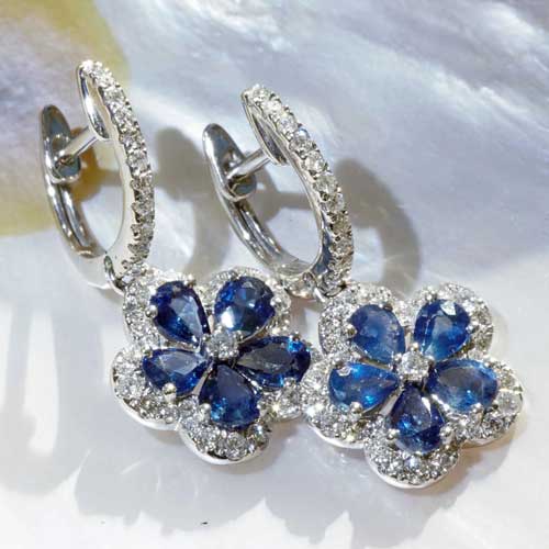 Saphir Brillant Ohrhänger im floralen Design 1.20 ct 0.56 ct 750er Weissgold Blütenrausch