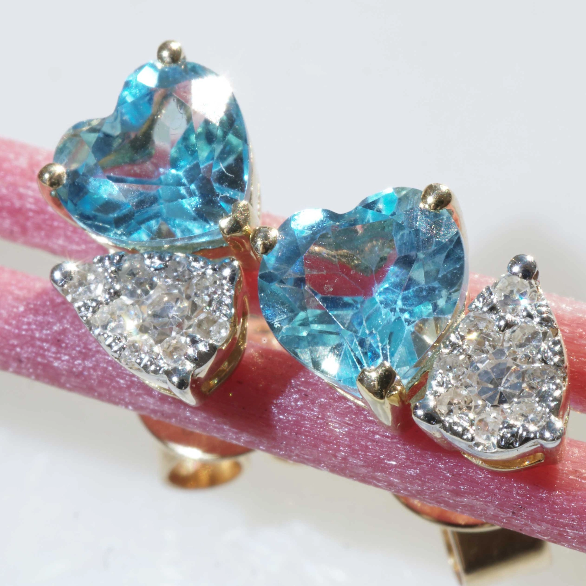 Blautopas Brillant Ohrstecker 750er Gelbgold 1.50 0.20 ct in Herzform allerliebst
