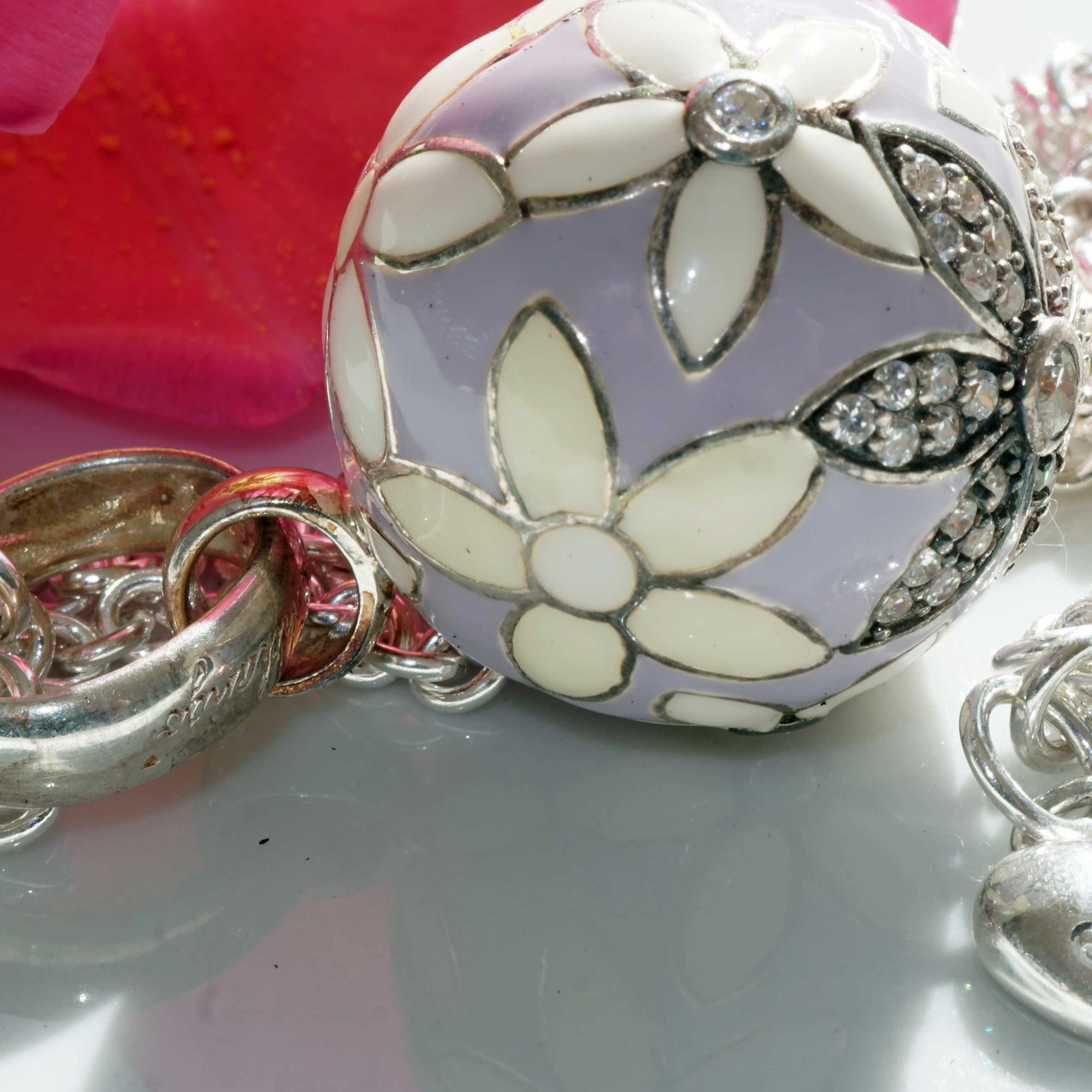 Original Chilango Anhänger im Stil Faberge Emaille Flower Flieder 925er Silber mit Steinbesatz