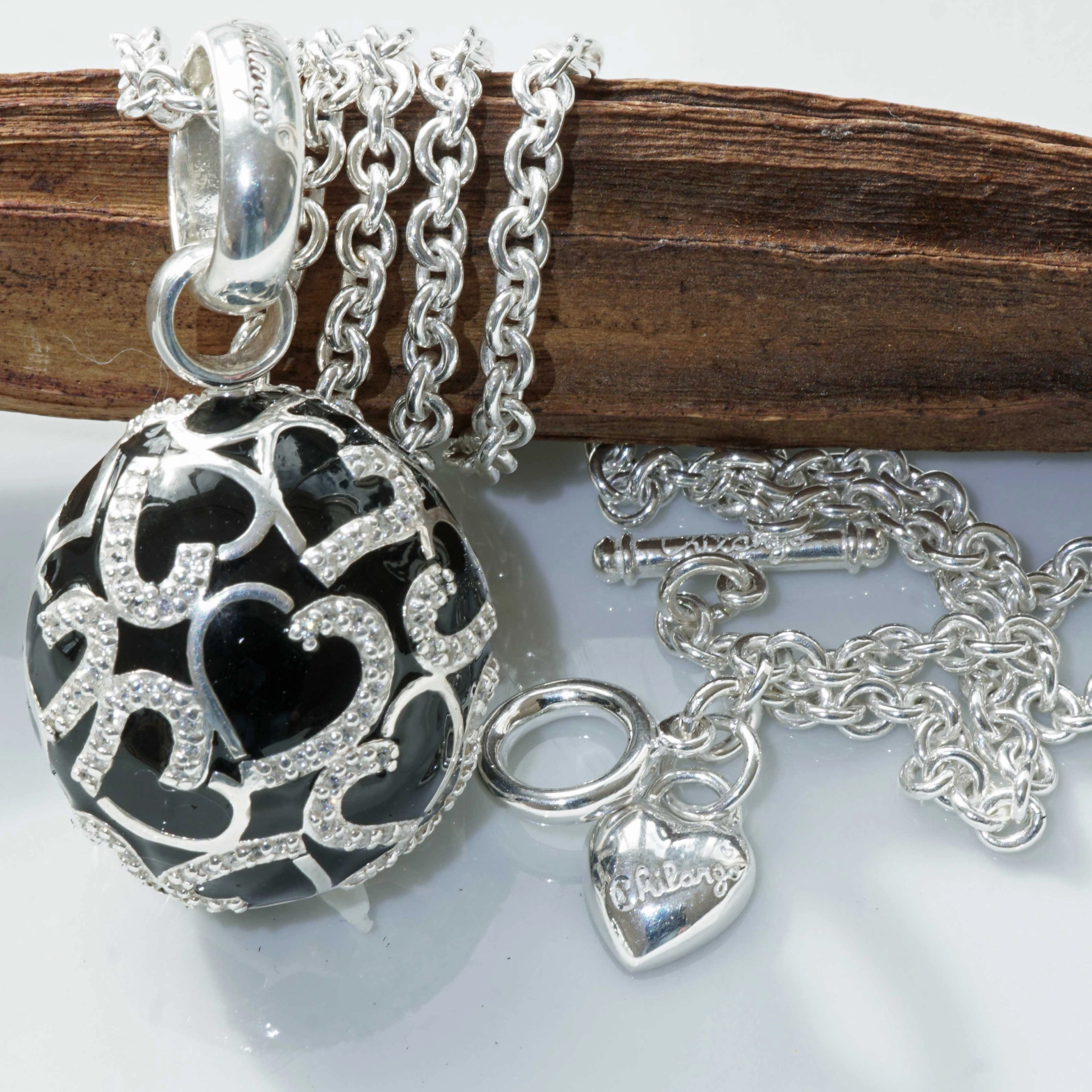 Original Chilango Anhänger im Stil Faberge Emaille Heart Black 925er Silber mit Steinbesatz