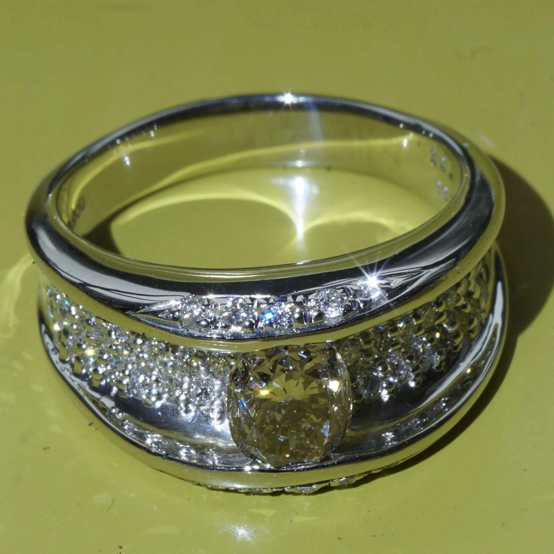 Brillant Ring 0.58 ct 1.03 ct ovaler Diamant feines Hellbraun und Reinweiss 900er Platin..karätiger Kontrast