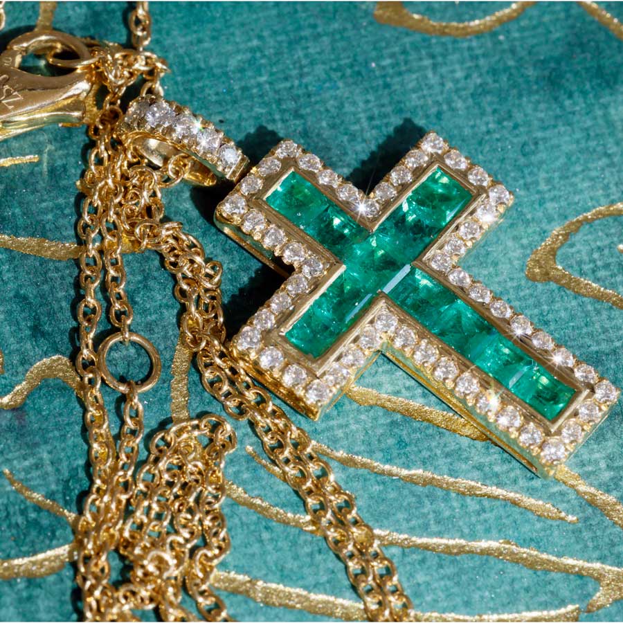 Leuchtend grünes AAA+ Panshir Smaragd Brillant Kreuz mit Kette in 750er Gelbgold - 0.98 ct 0.38 ct TW VS