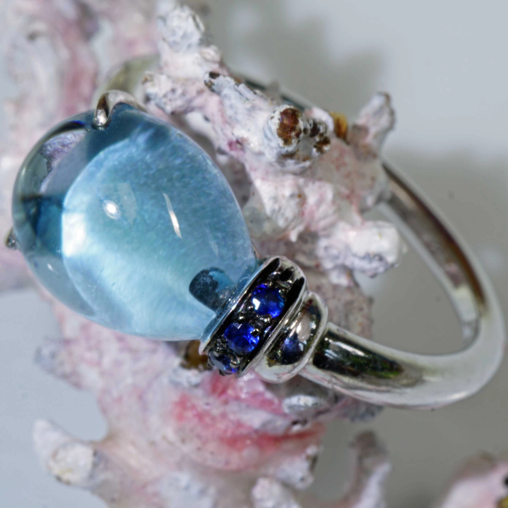 Blautopas Saphir Ring Drop 750er Weissgold entzückend sweety 6 ct 0.04 ct..lässig