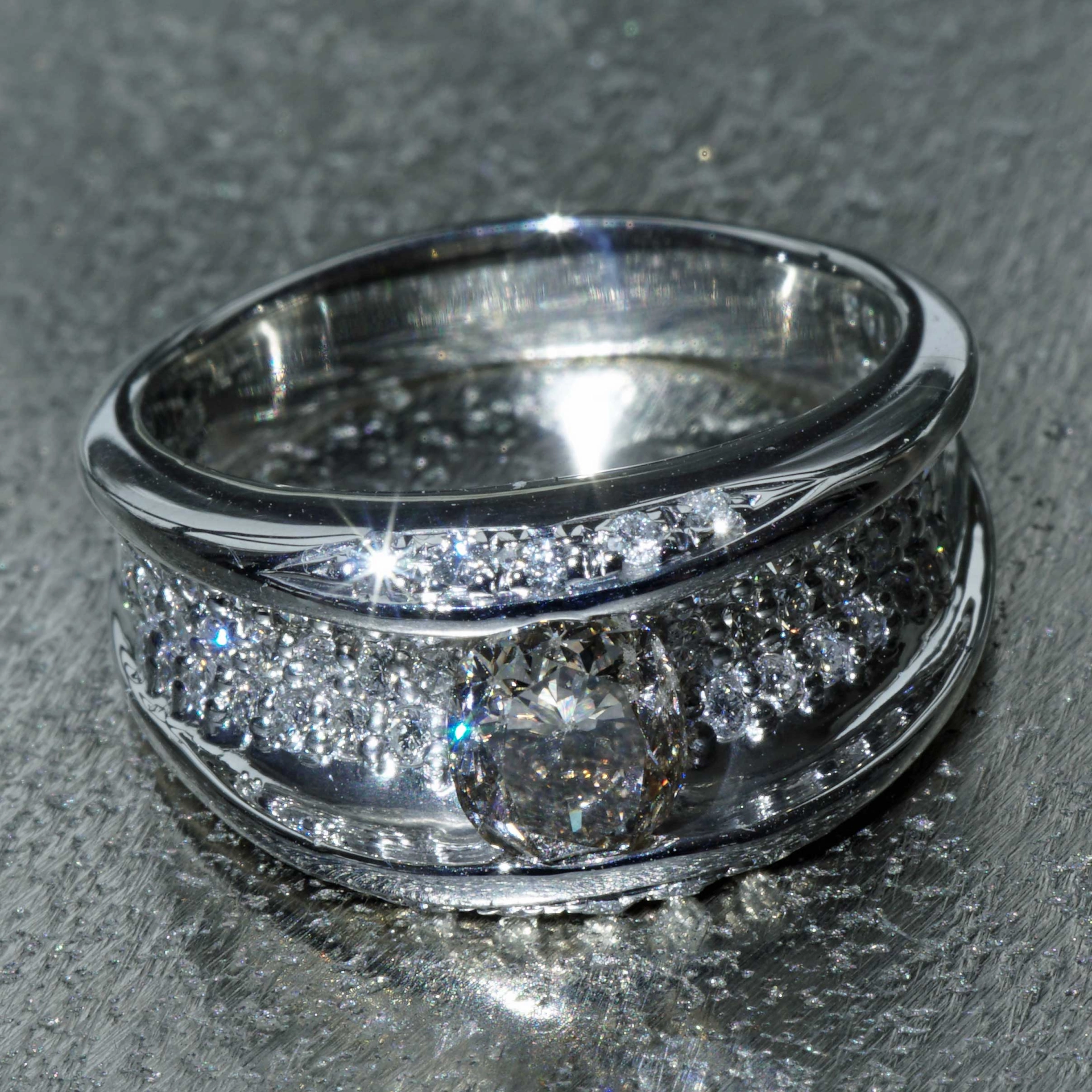 Brillant Ring 0.58 ct 1.03 ct ovaler Diamant feines Hellbraun und Reinweiss 900er Platin..karätiger Kontrast