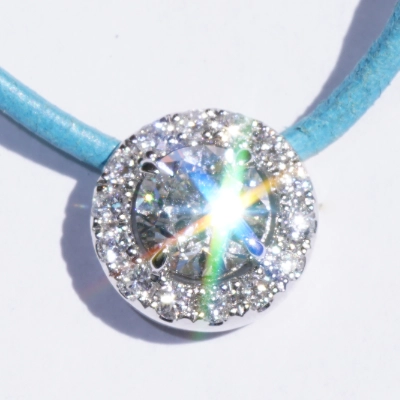 Brillant Anhänger rund 1.00 ct E SI1 6.17 - 6.25 x 4.01 mm im Halo Stil 0.25 ct GIA Gutachten