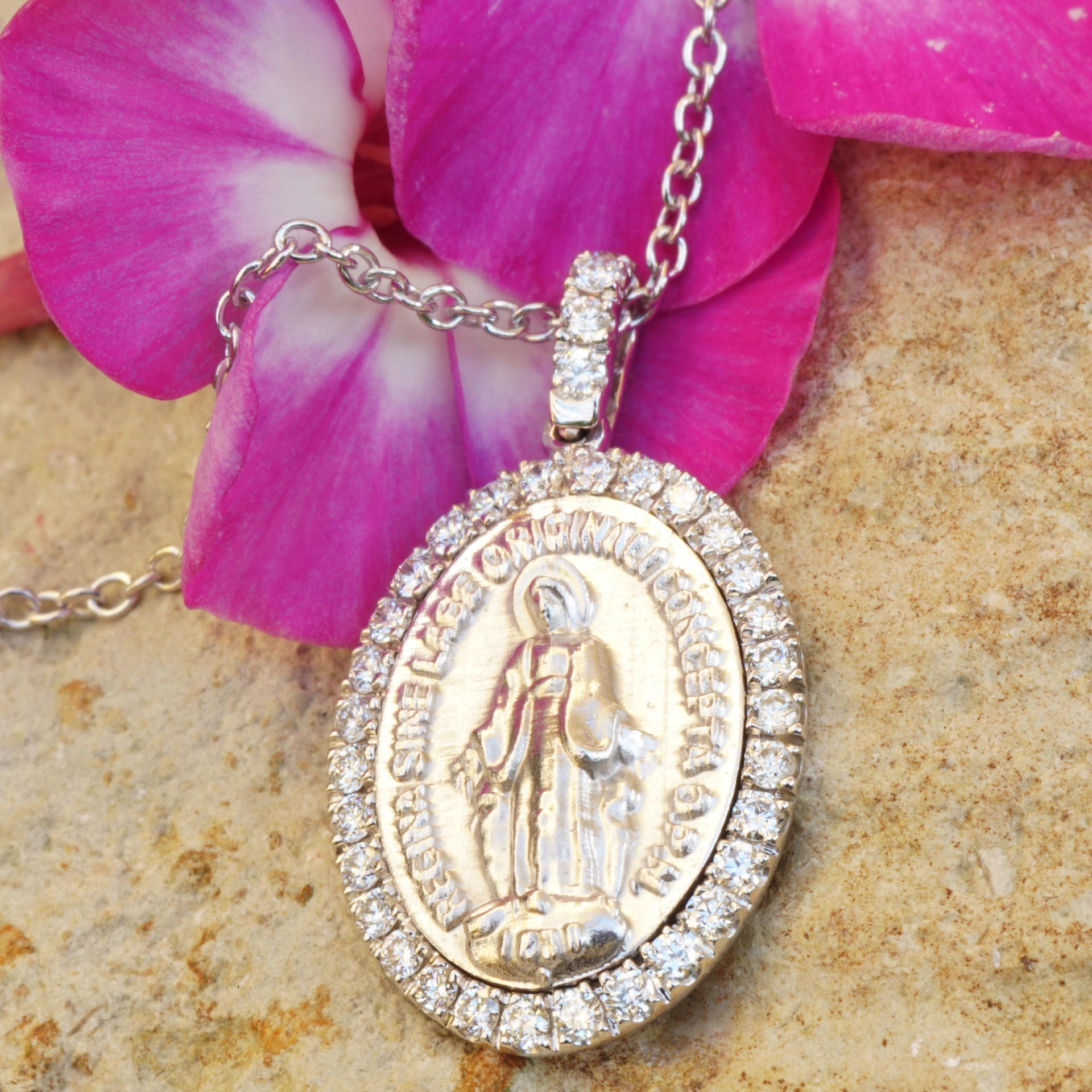 Brillant Madonnen Anhänger 750er Weissgold m. Kette 20 x 11 mm...so stylish