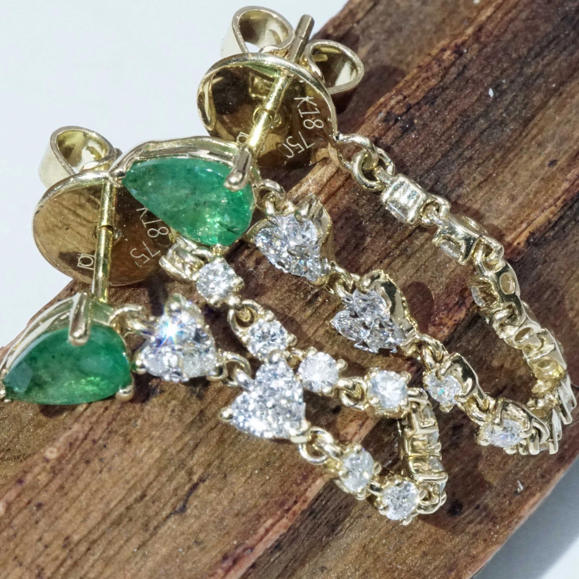 Smaragd Brillant Ohrhänger in Kettenform 0.70 ct 0.60 ct 750er Gelbgold...trendy..
