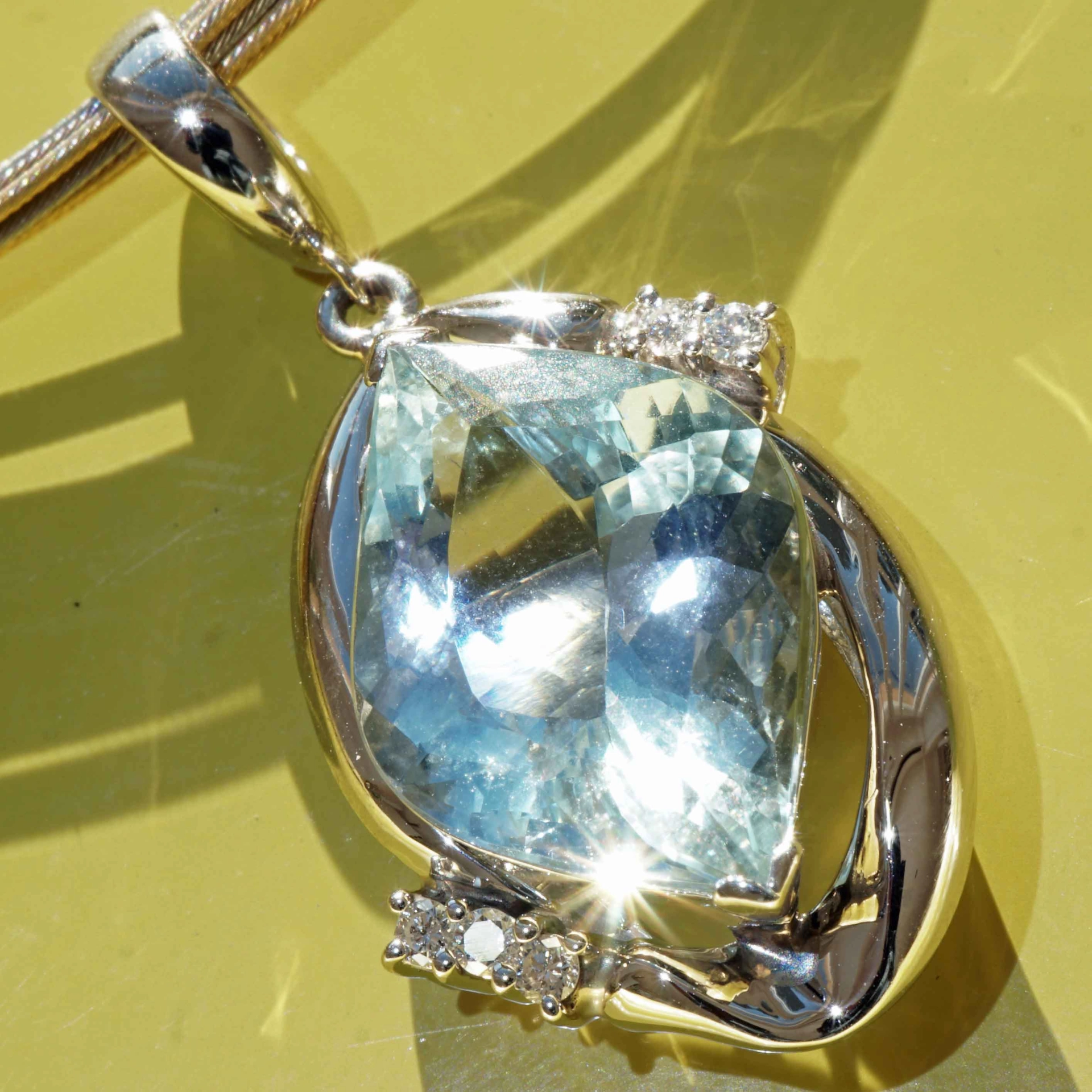 Aquamarin Brillant Anhänger 7.87 ct 0.11 ct Platin 900er 11 Gramm Phantasieschliff