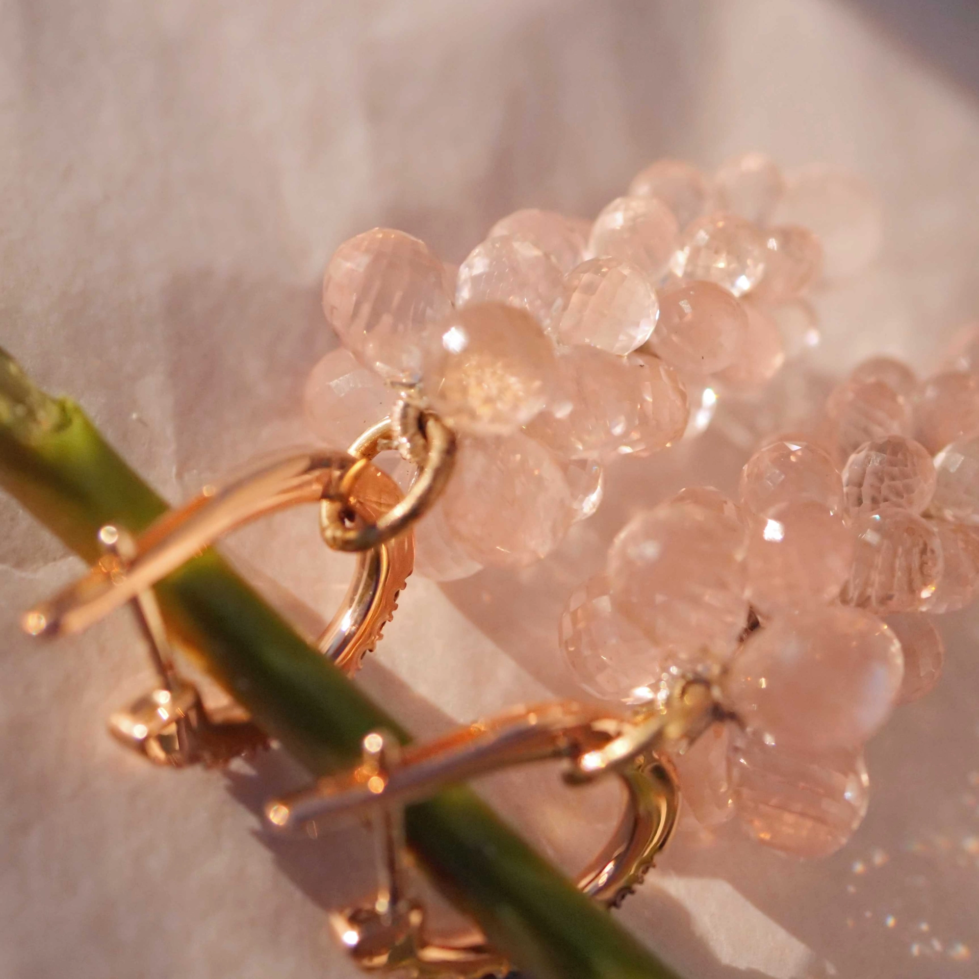 Rosenquarz Trauben Anhänger 585er Gelbgold 16.50 ct für Kette oder als Ohrhänger...sehr keck