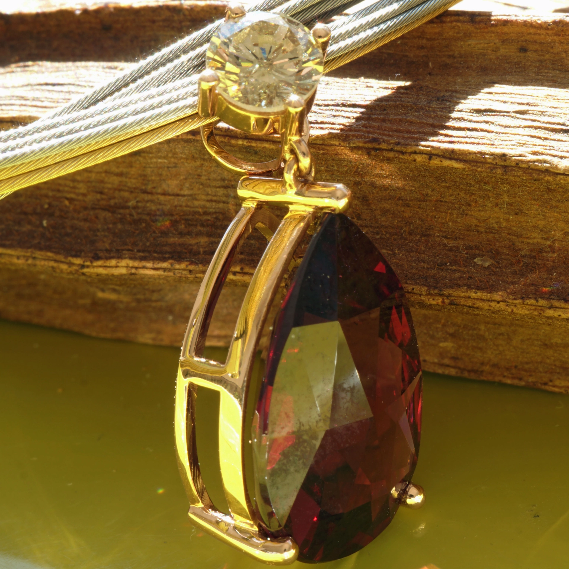 Rhodolith Brillant Anhänger 10 ct 0.67ct AAA+ 750er Rosegold IGI Expertise