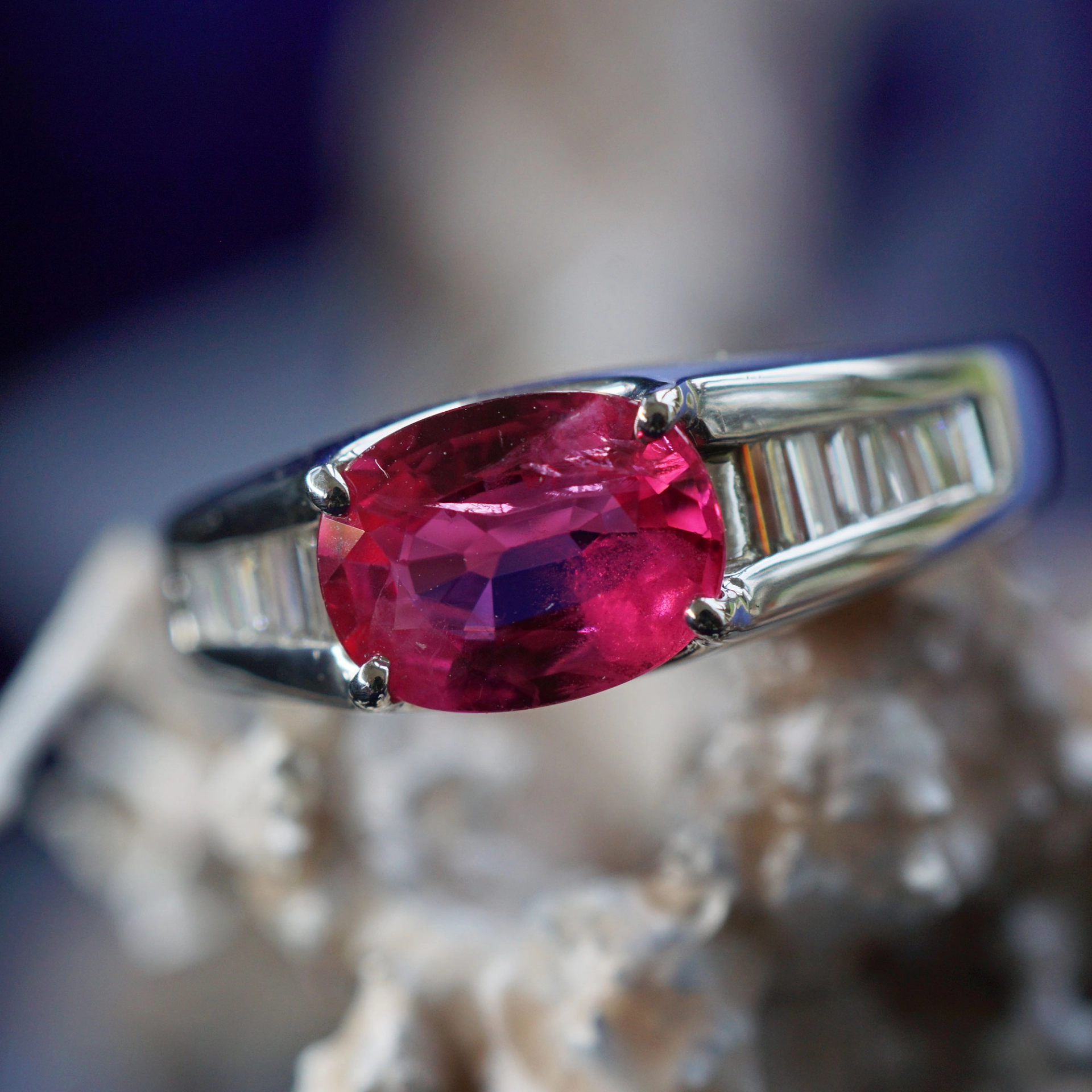 Rubin Diamant Ring in 900er Platin 1.55 ct 0.22 ct AAA+ Brillanz Top leuchtend rot-pink