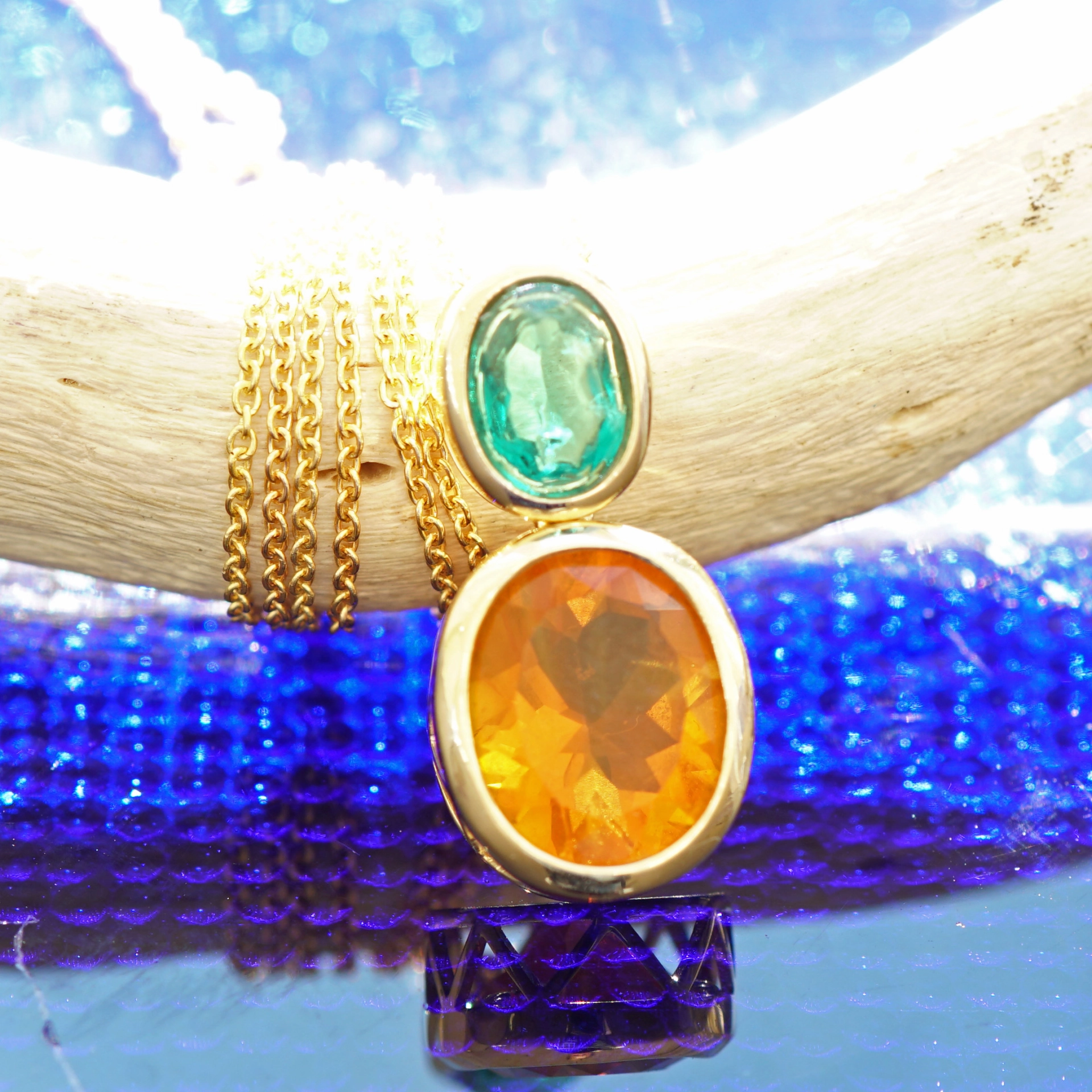 Smaragd Feueropal Anhänger m. Kette 750er Gelbgold 2.24 ct 0.66 ct AAA+