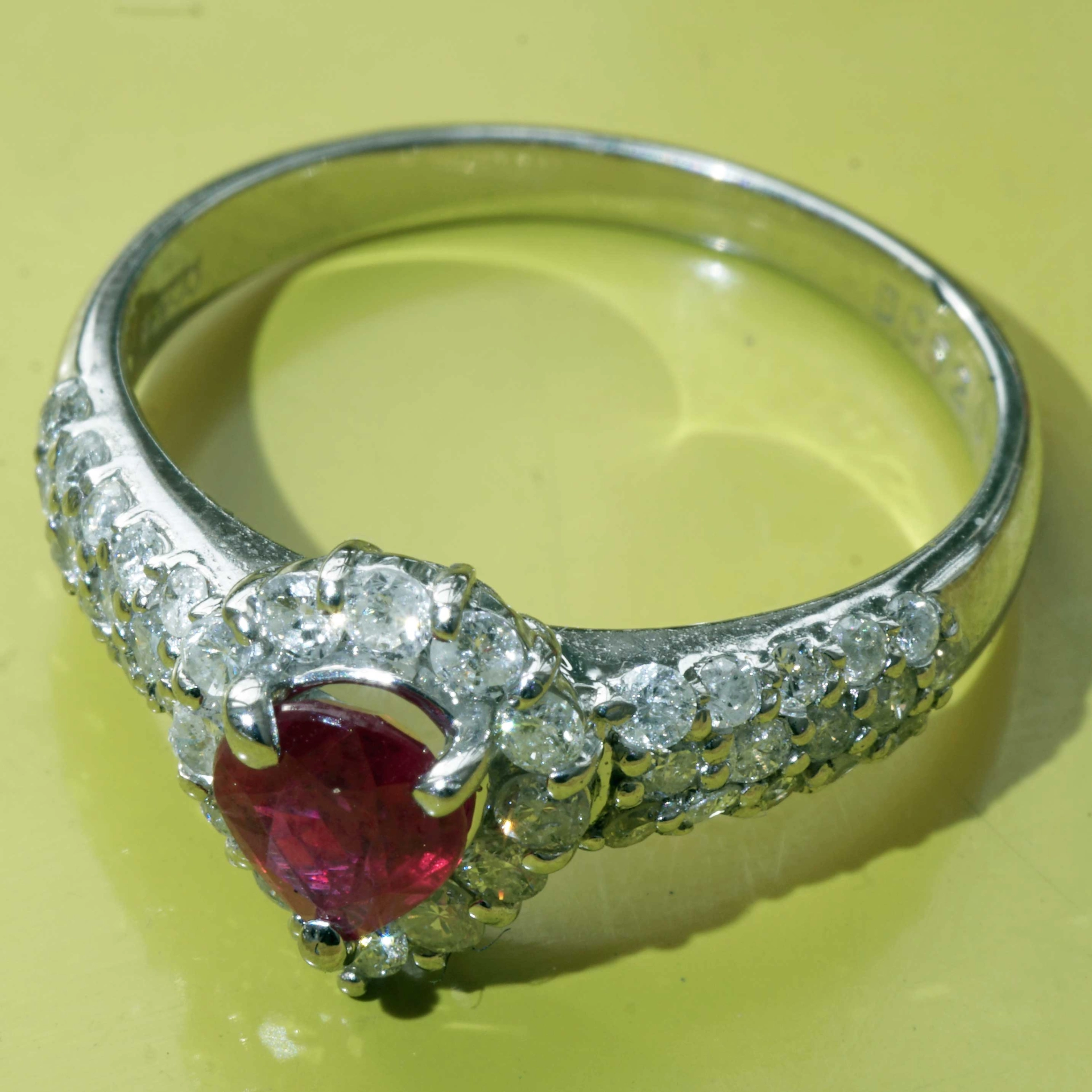 Rubin Brillant Ring 900er Platin 0.51 0.52  ct...Amore Klassiker...brennend rot die Liebe
