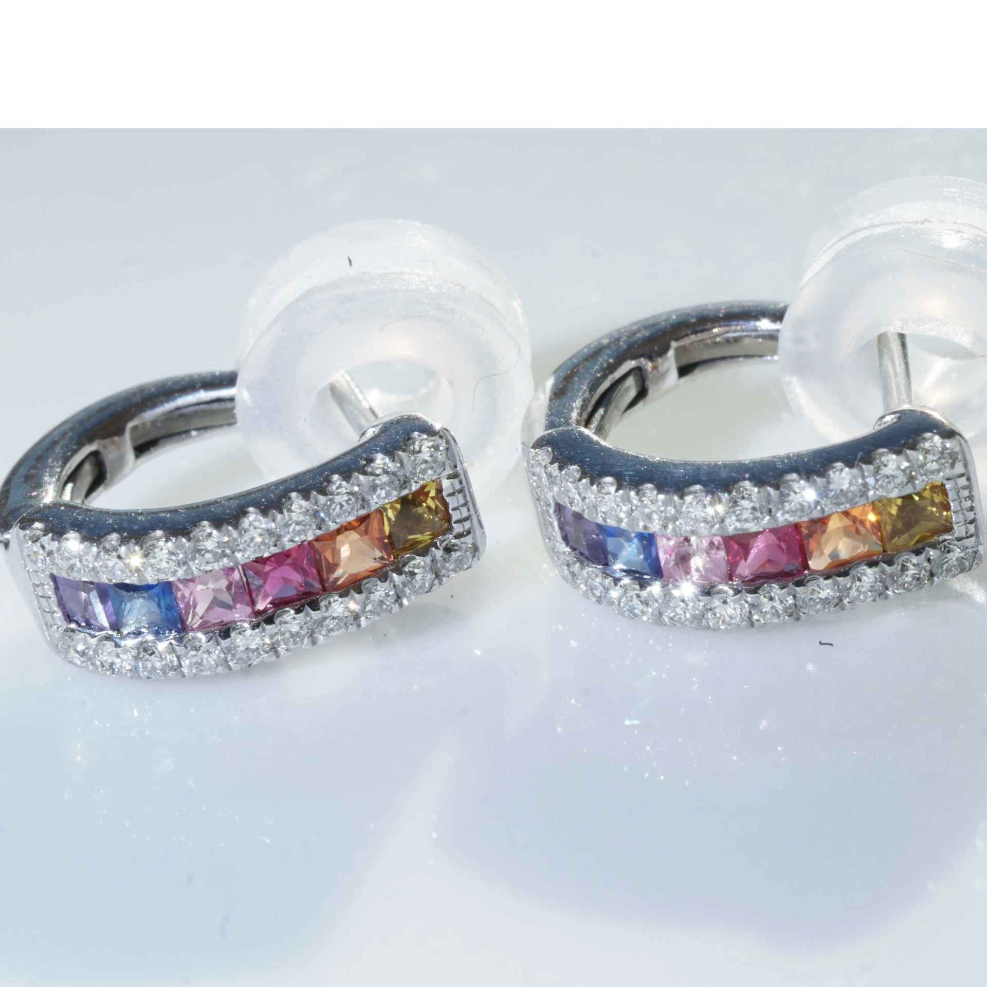 Multifarbene Halb Creolen im Regenbogen Verlauf mit Saphir, Rubin, Amethyst und Brillanten 750er Wei
