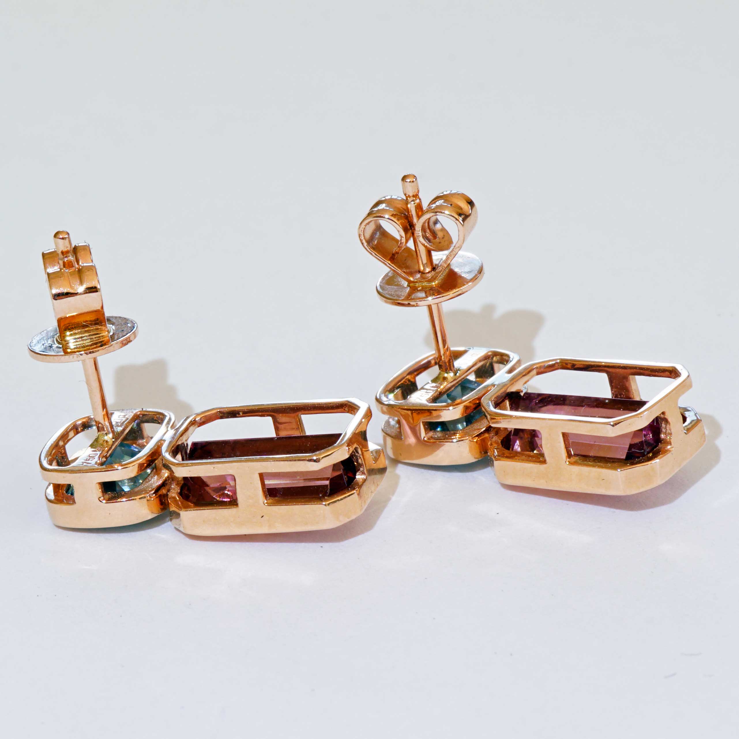 Blaue Zirkon Turmalin Ohrstecker in 750er Rosegold........elegante Kontrast Farben