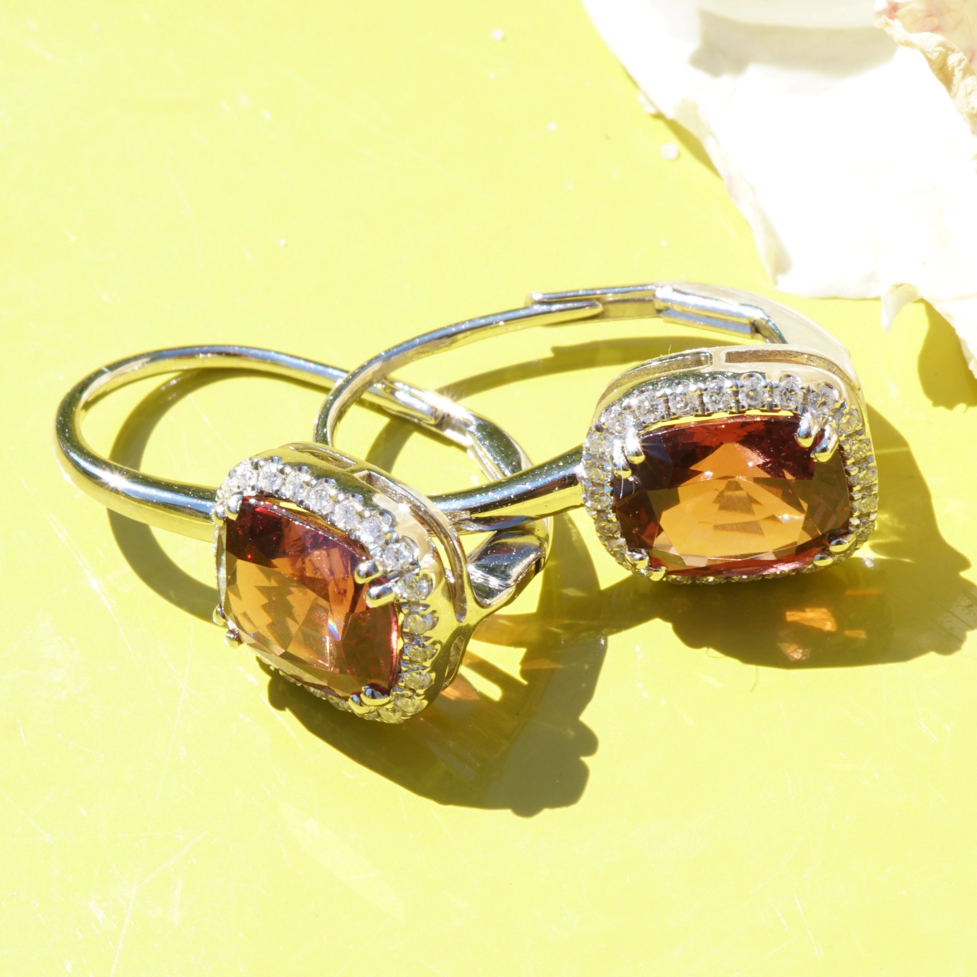 Spinell Brillant Ohrhänger 3.12 ct orange-rot Burma AAA in Form von coolen Hängern